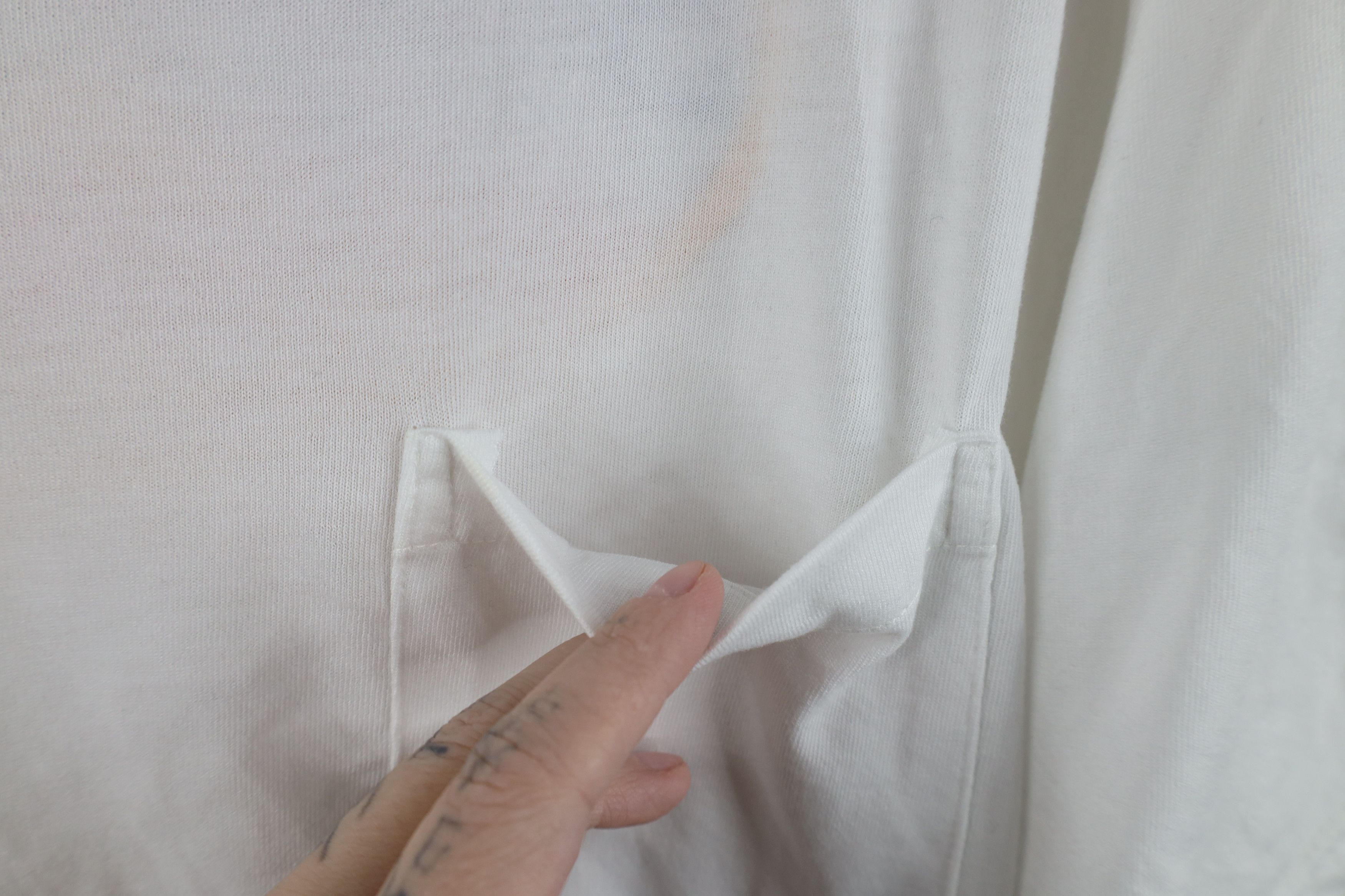 Vintage Vintage 90s Randall Made Knives Pocket T-Shirt White USA Size US L / EU 52-54 / 3 - 5 Thumbnail