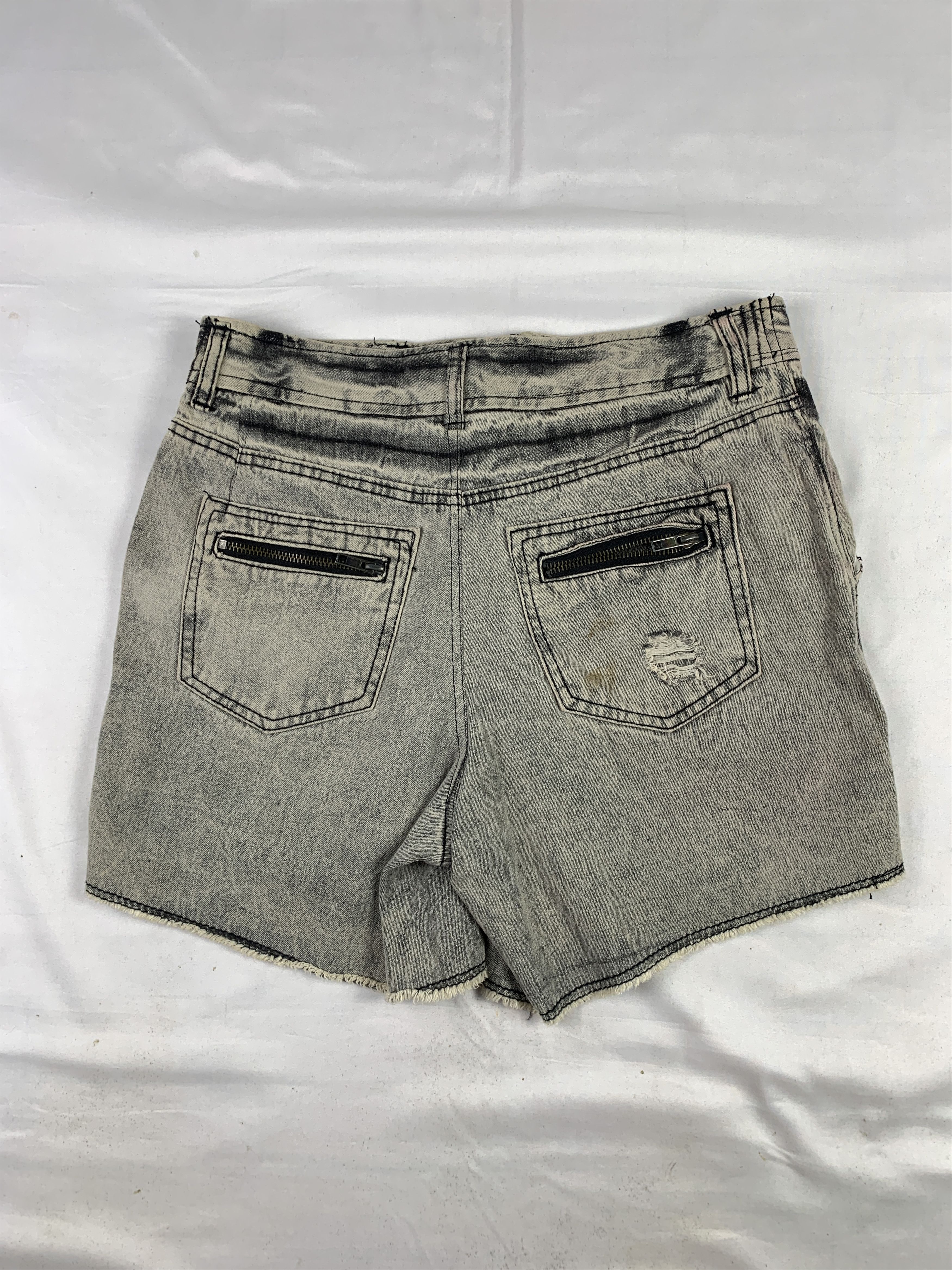 Dig Deep Dig Deep Japan Washed Gray Zip up Skorts (31) Size 31" - 5 Thumbnail