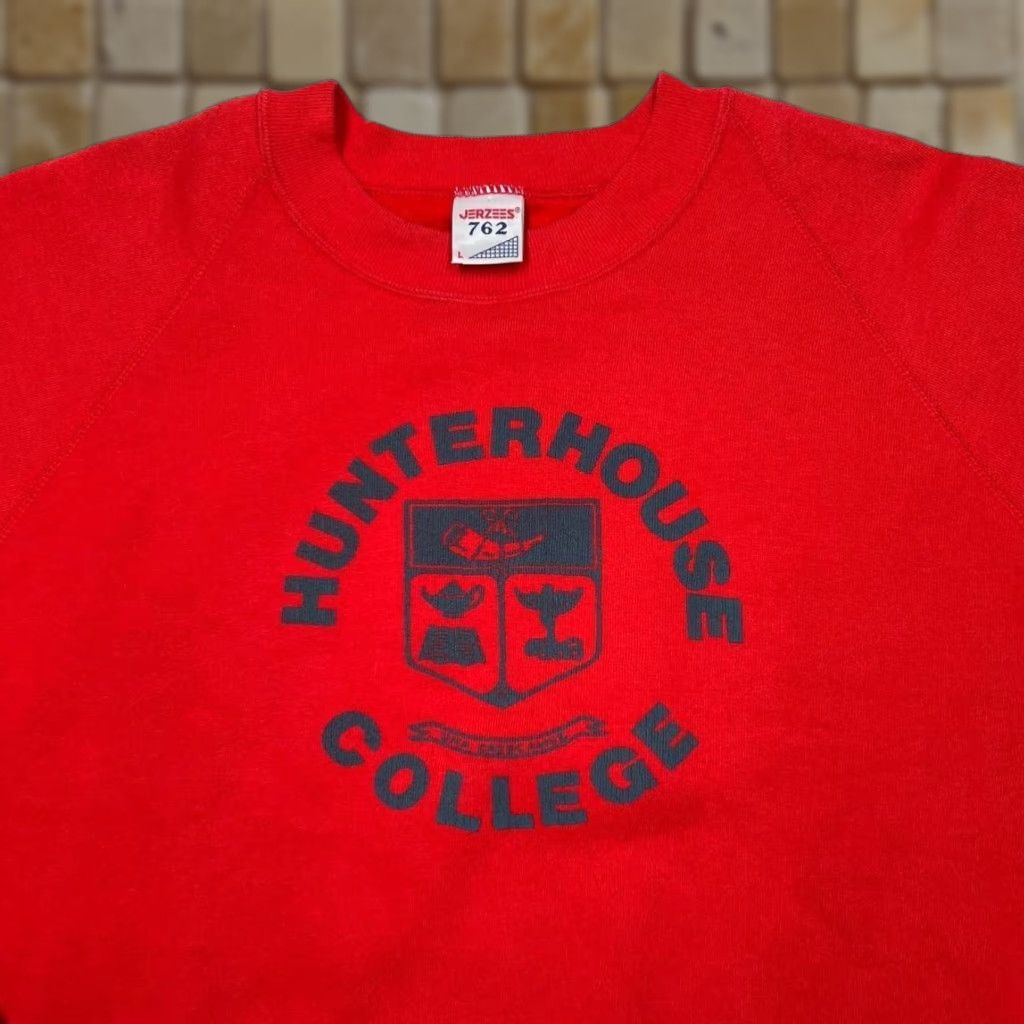 Jerzees VINTAGE Jerzees HUNTERHOUSE COLLEGE Graphic Crewneck Sweatshirt 90s Red Large Mens Shirt Logo Decade Size US L / EU 52-54 / 3 - 1 Thumbnail