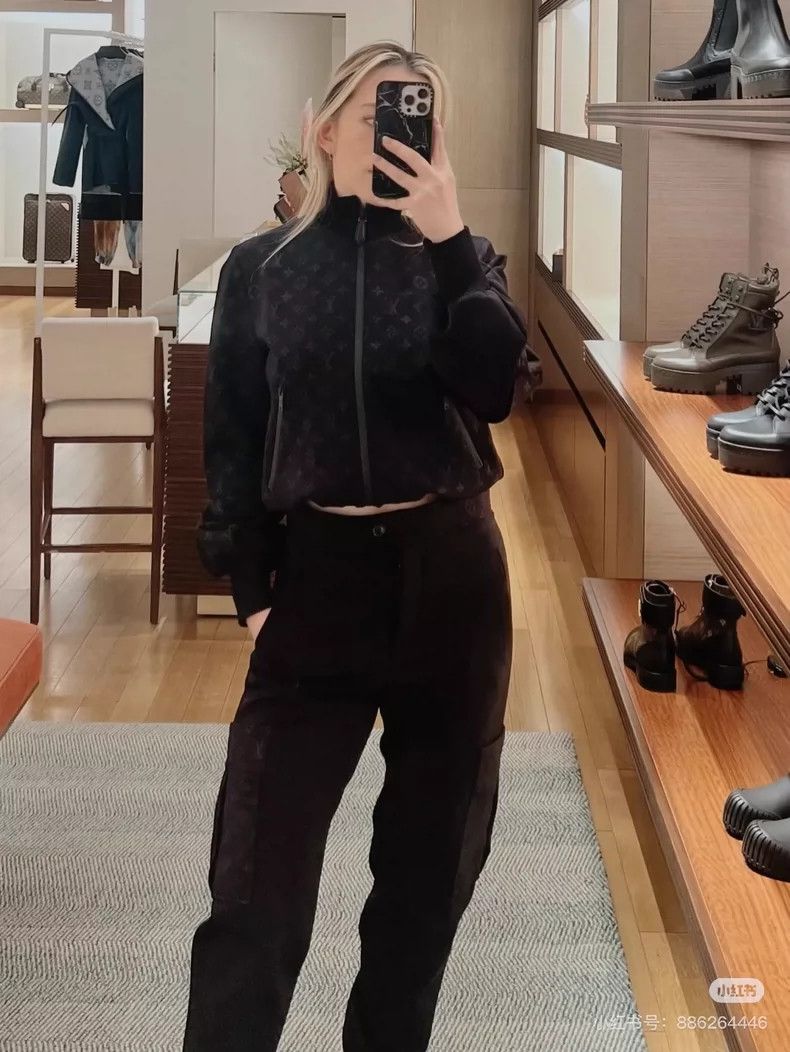 Louis Vuitton LOUIS VUITTON Black long-sleeve zip-up blazer with full-pri Size XS / US 0-2 / IT 36-38 - 8 Thumbnail