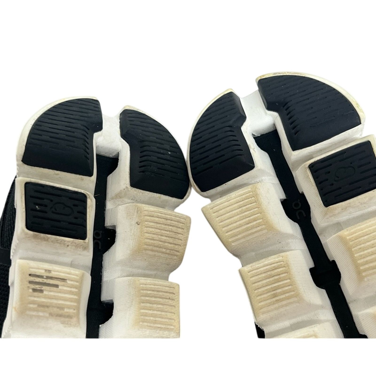 On Women's On Cloud 5 'Black/White' Sneakers - Size 9.5 CLEAN Size US 9.5 / IT 39.5 - 9 Thumbnail