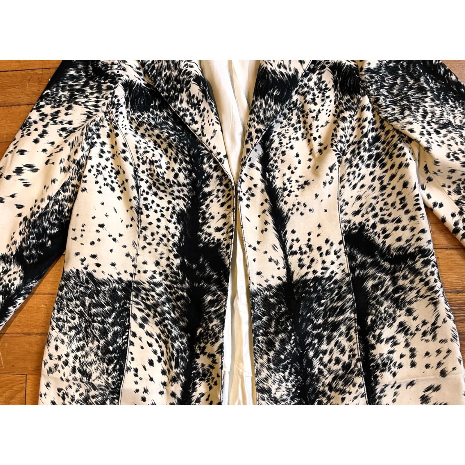 Vintage VINTAGE Alberto Makali Animal Print Blazer Women’s 40 White Black NEEDS REPAIR Size S / US 4 / IT 40 - 3 Thumbnail