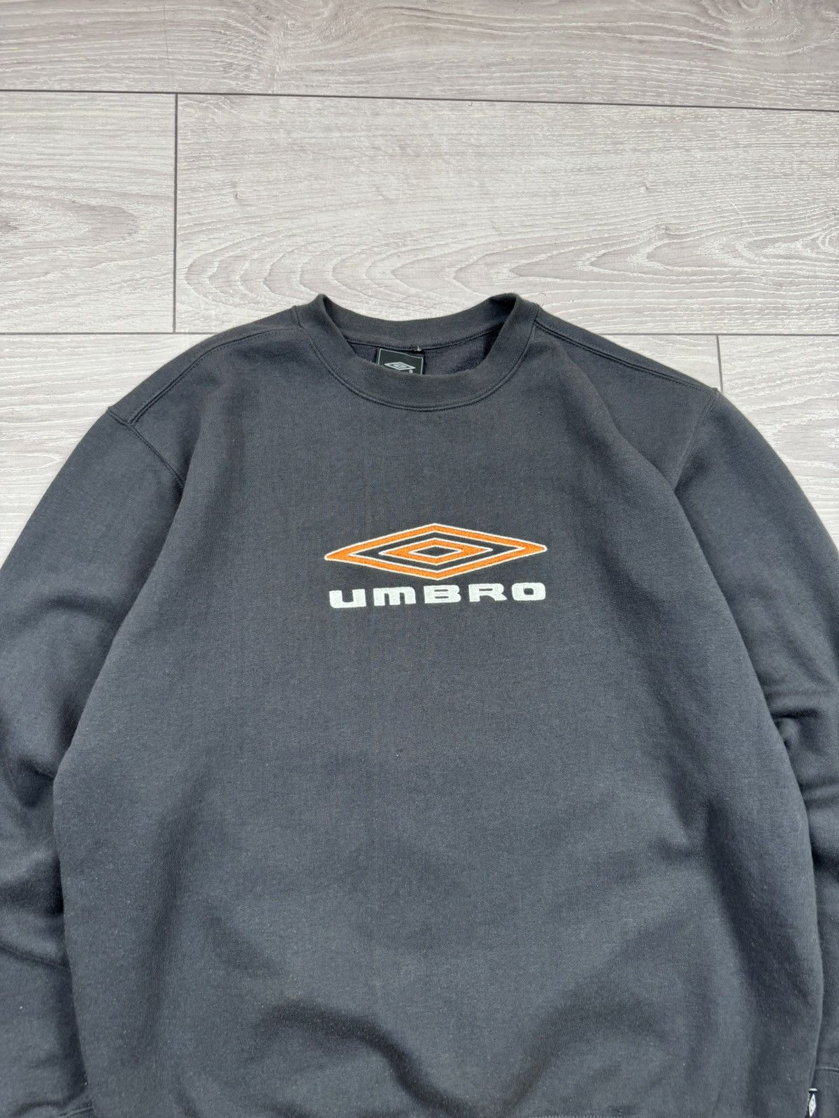 Umbro Vintage 00s Umbro Big Logo Sweatshirt Y2K L size Size US L / EU 52-54 / 3 - 3 Thumbnail
