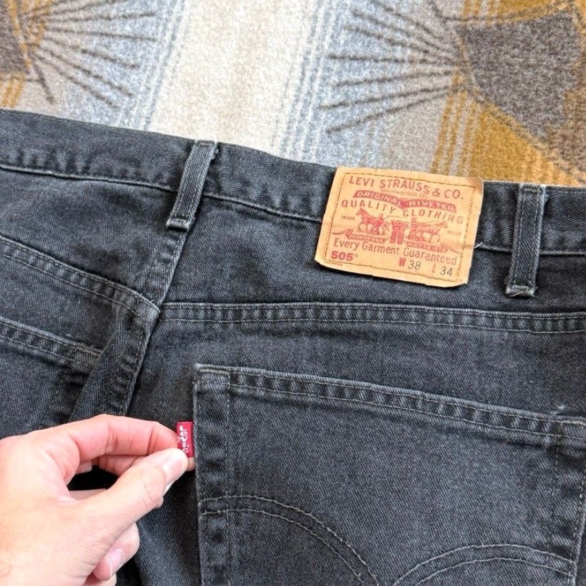 Levi's VINTAGE Levi’s 505 Black Denim Jeans Men Regular Straight 38x33 / 38 BLACK 90s Y2K Men Size US 38 / EU 54 - 7 Thumbnail