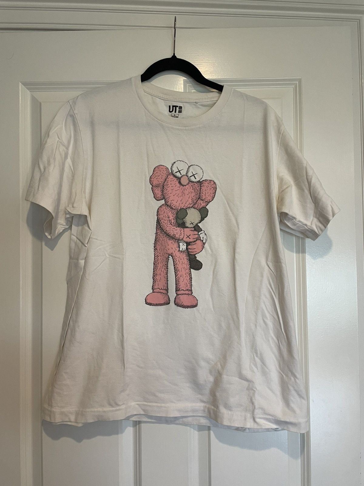 Kaws Kaws Uniqlo Pink Shirt Large Size US L / EU 52-54 / 3 - 1 Thumbnail