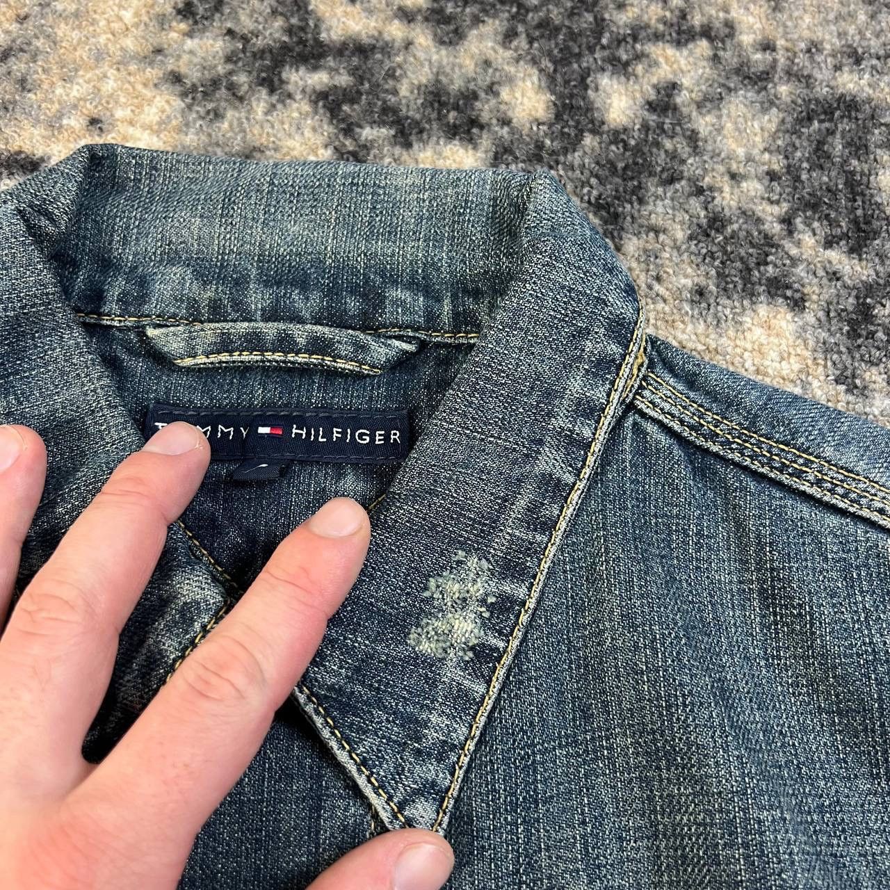 Tommy Hilfiger Tommy Hilfiger Vintage Y2K Mini Logo Button Up Denim Jacket Size US S / EU 44-46 / 1 - 7 Thumbnail