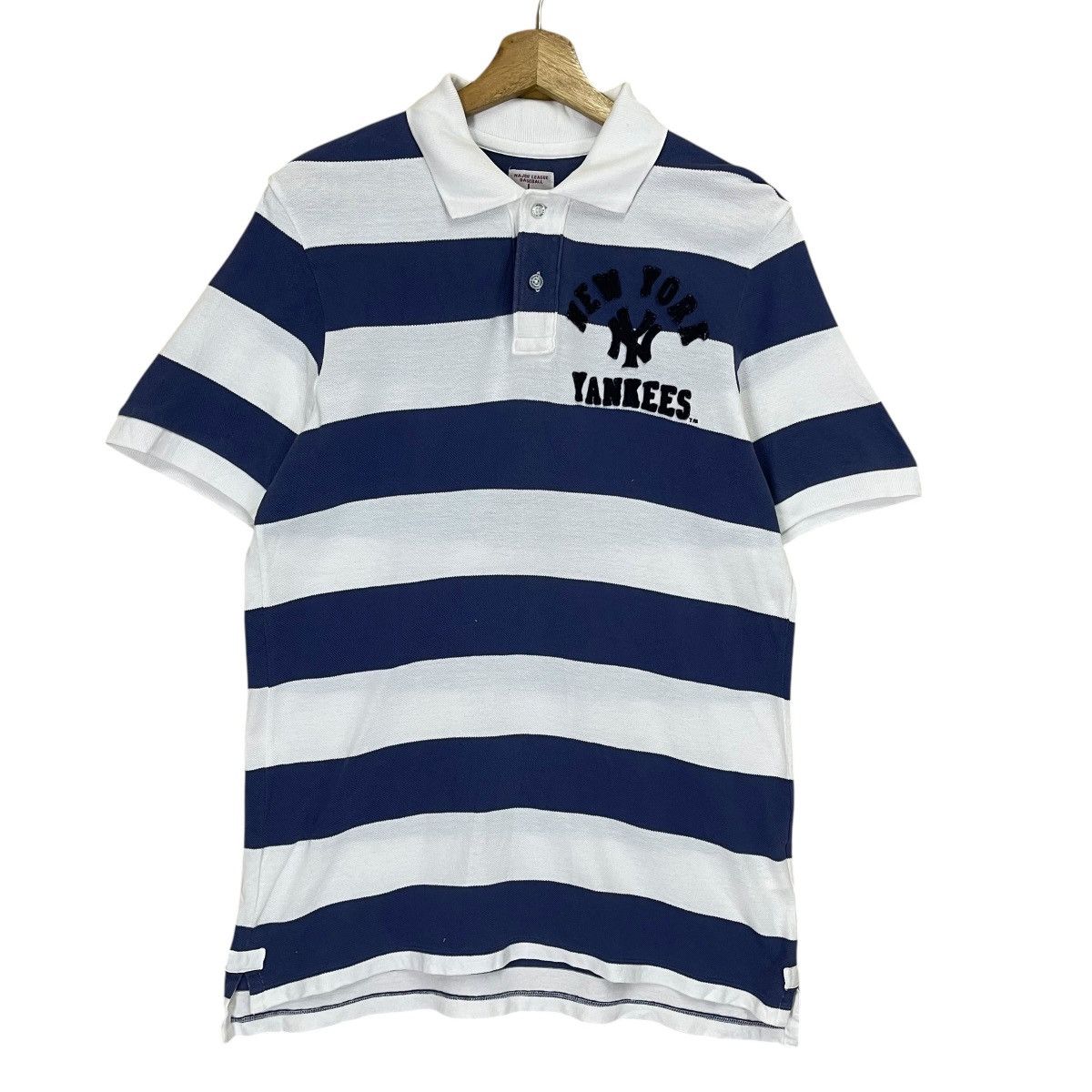 MLB New York Yankess Stripe Small Logo Embroidered Collar Shirts Size US M / EU 48-50 / 2 - 1 Thumbnail
