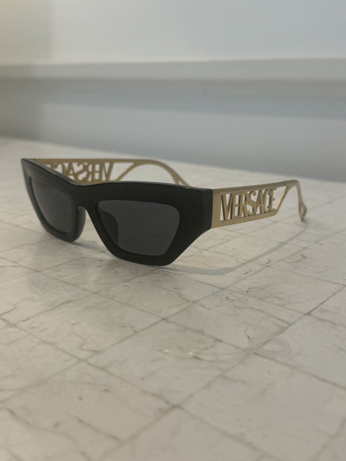 Versace Versace rectangle sunglasses with gold detail Size ONE SIZE - 1 Thumbnail