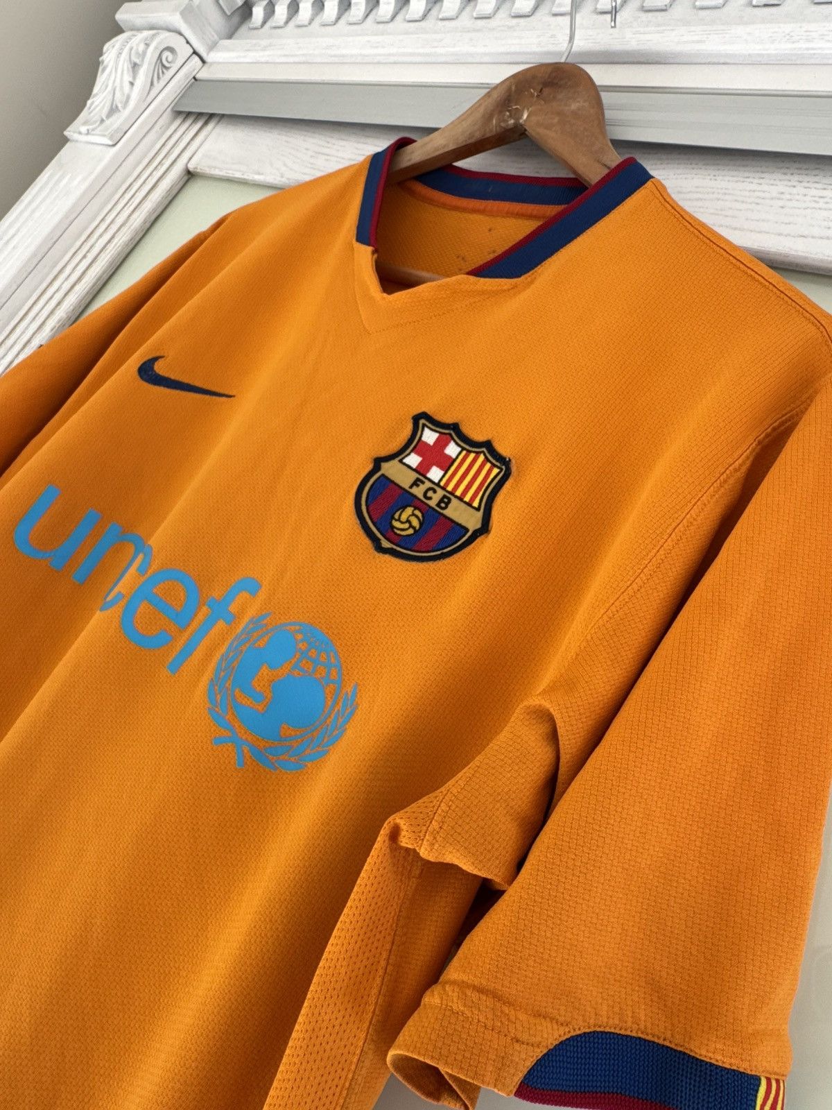 Nike Vintage Barcelona 2006-2007 Away Soccer Jersey Football Kit Size US L / EU 52-54 / 3 - 7 Thumbnail