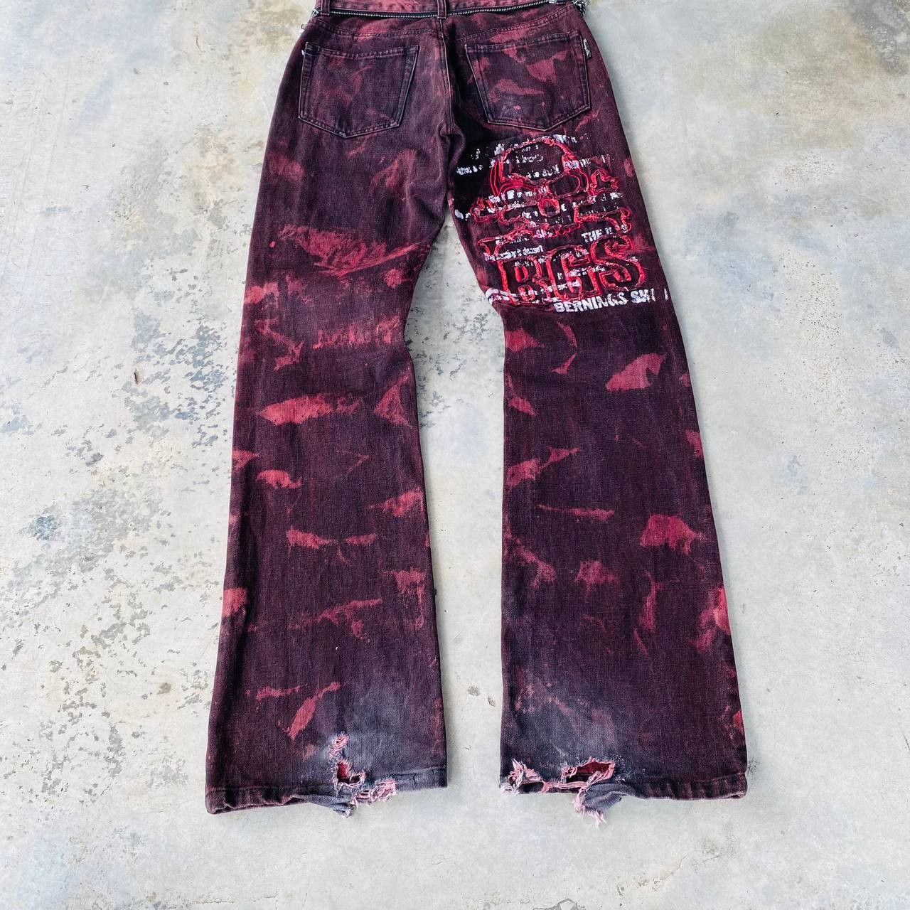 If Six Was Nine FLARED BERNING-SHO SKULL DYE DISTRESSED TORNADO MART STYLE Size US 28 / EU 44 - 8 Thumbnail