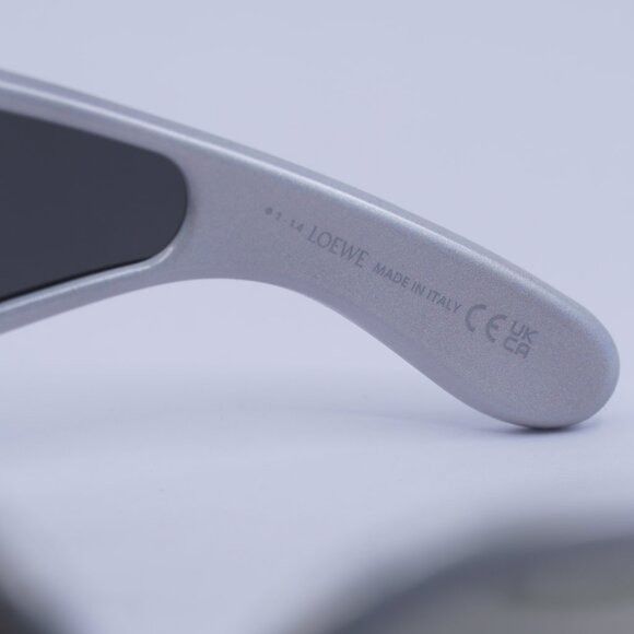 Loewe Loewe LW40108I 24C Sunglasses Light Grey/Gold Shield Frame Size ONE SIZE - 7 Thumbnail