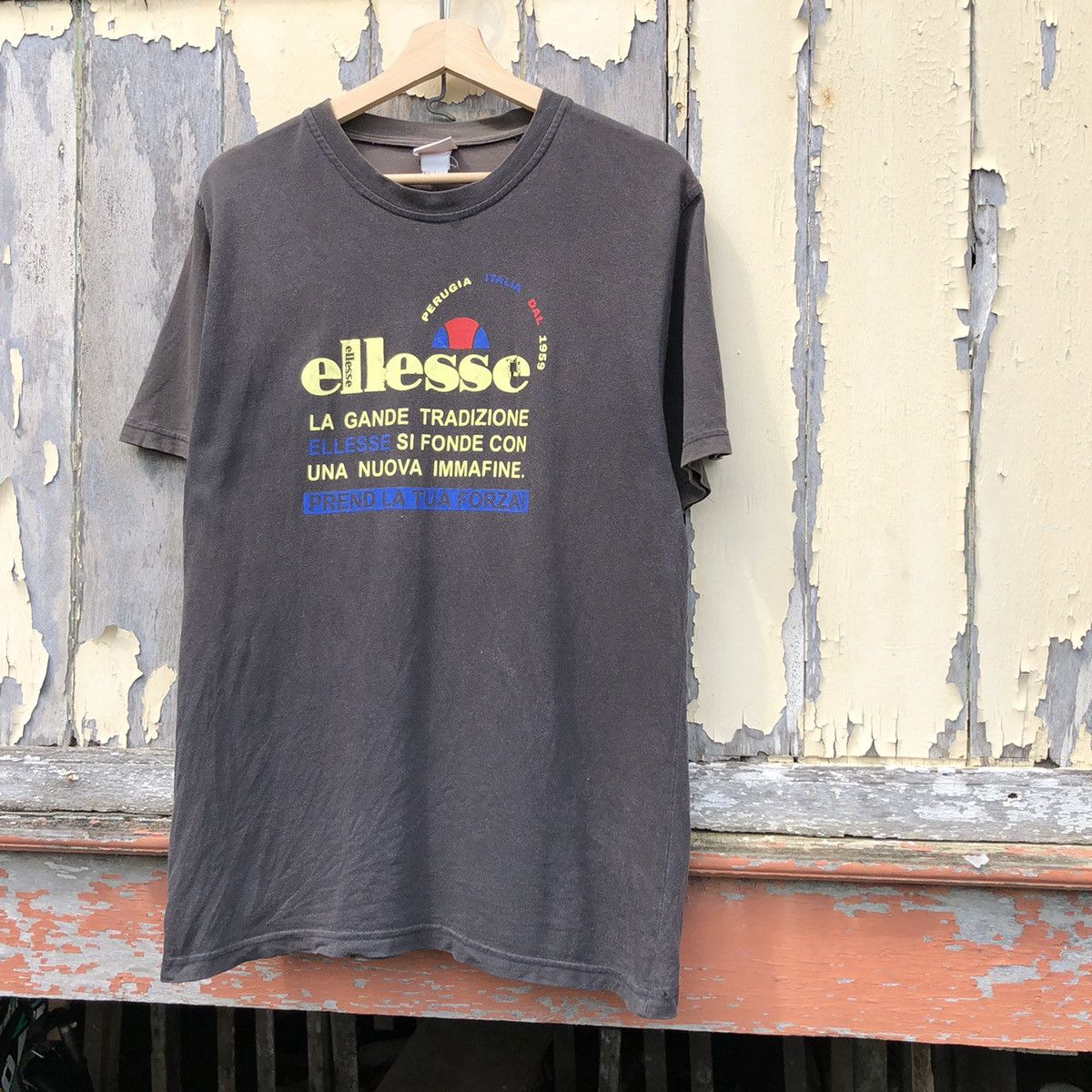 Vintage Vintage 90s Thrashed Faded ellesse Tshirt Size US M / EU 48-50 / 2 - 2 Thumbnail