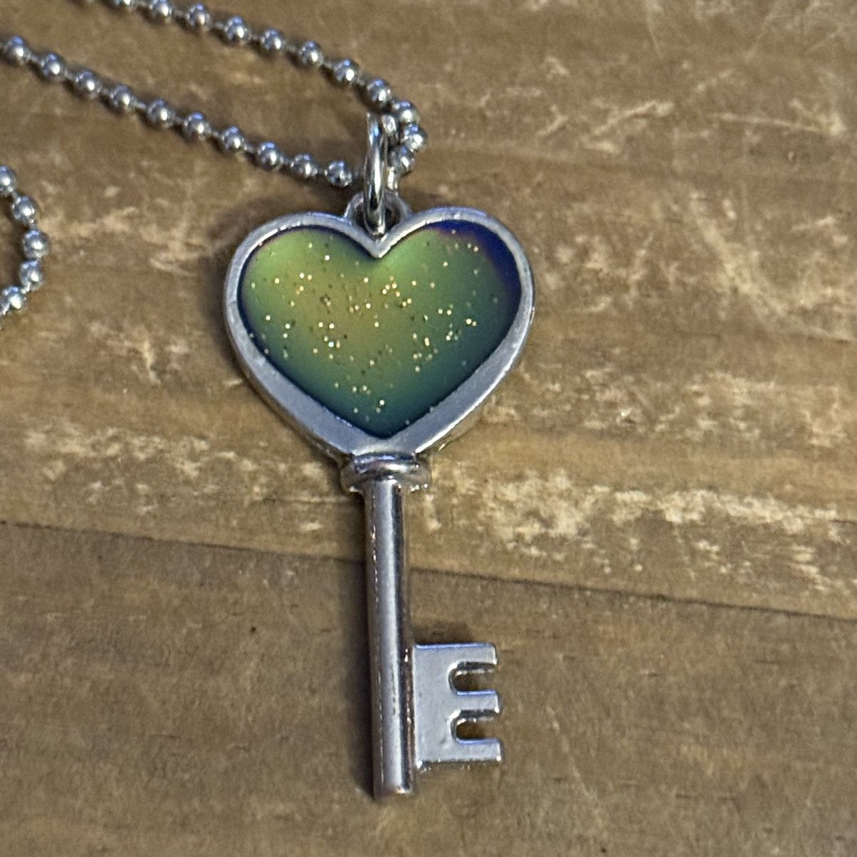 Other Silver color changing heart skeleton key pendant necklace Size ONE SIZE - 7 Thumbnail