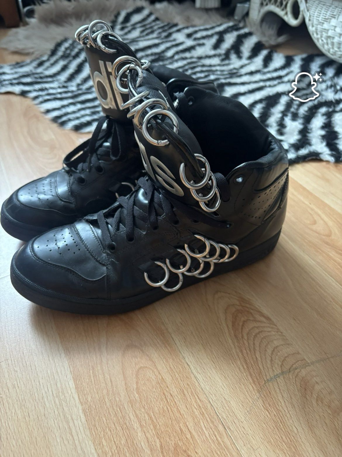 Adidas × Jeremy Scott Adidas x Jeremy Scott Js Instinct Hi Ring Black Size US 10 / EU 43 - 3 Thumbnail
