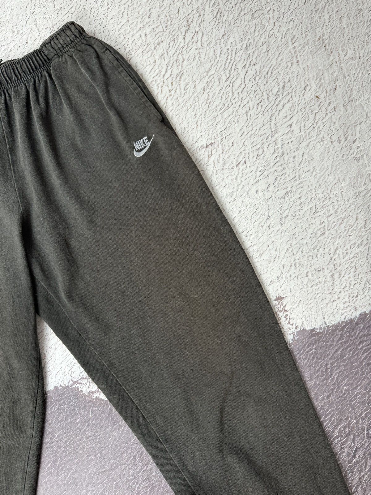 Nike Nike vintage 90s faded black sweatpants logo swoosh Size US 34 / EU 50 - 8 Thumbnail