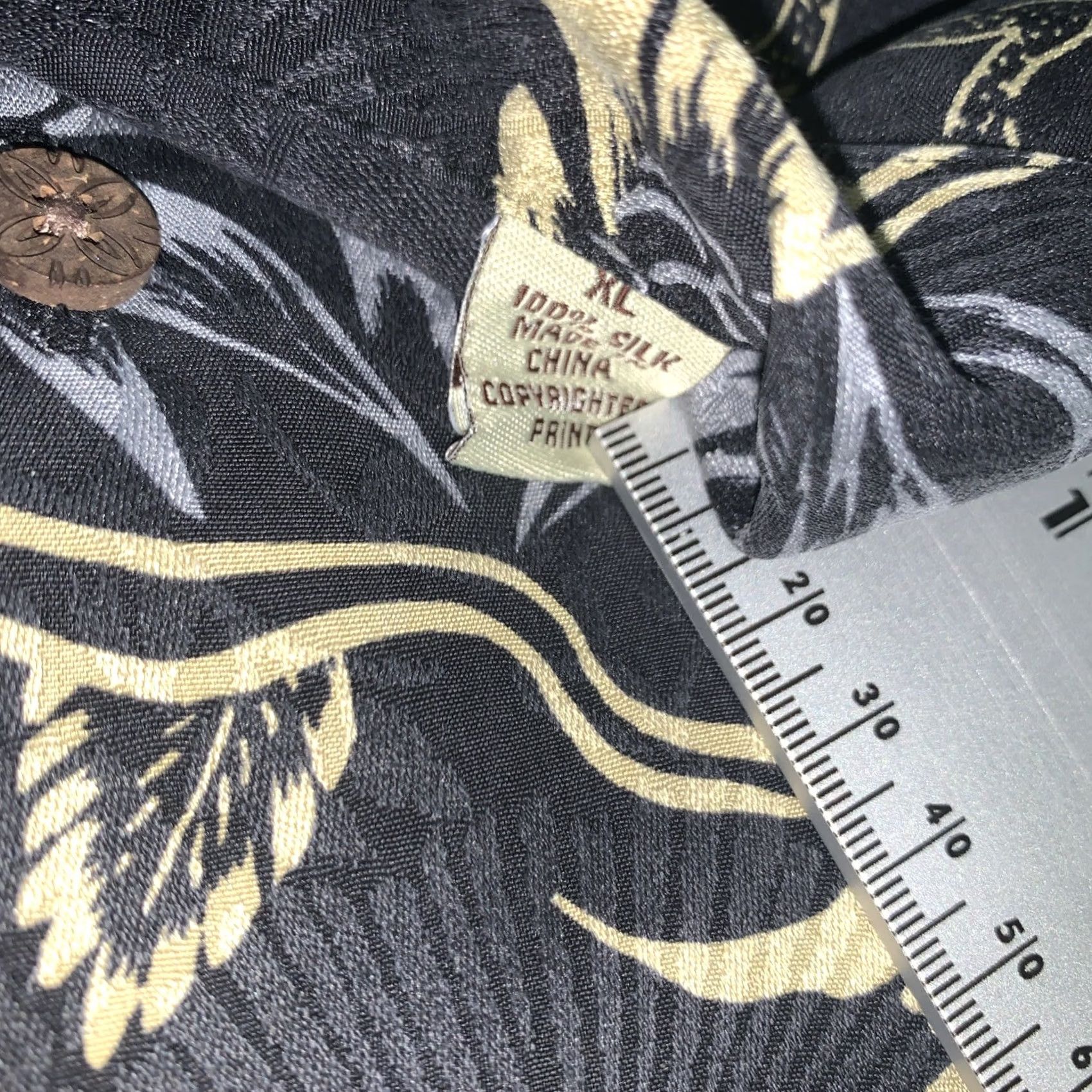 Tommy Bahama TOMMY BAHAMA Shirt Men XL Black Silk Short Sleeve Button-Up Hawaiian Koi Fish Size US XL / EU 56 / 4 - 8 Thumbnail