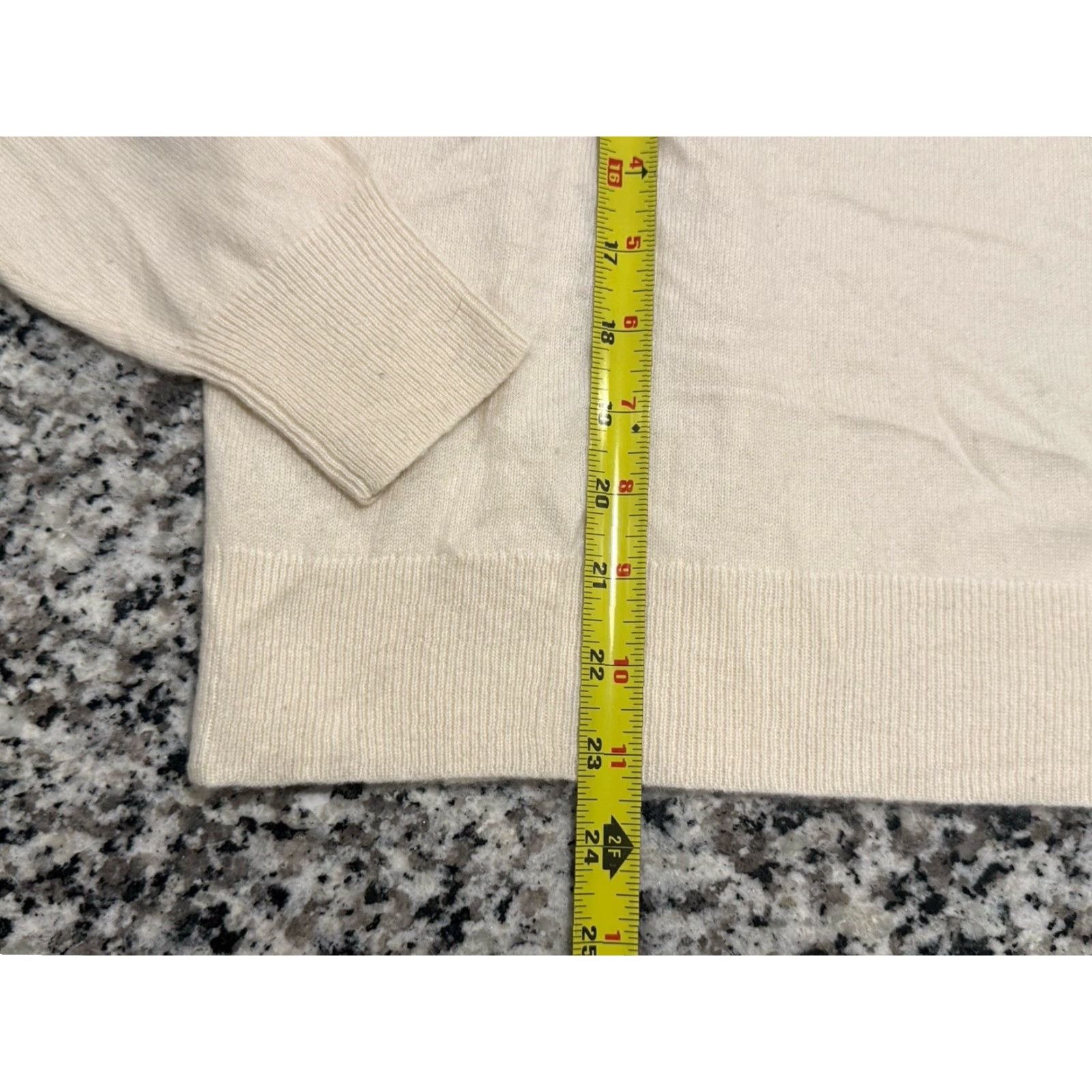 Uniqlo Uniqlo Sweater Women XS Cream Cashmere Long Sleeve Crew Neck Size 26" / US 2 / IT 38 - 2 Thumbnail