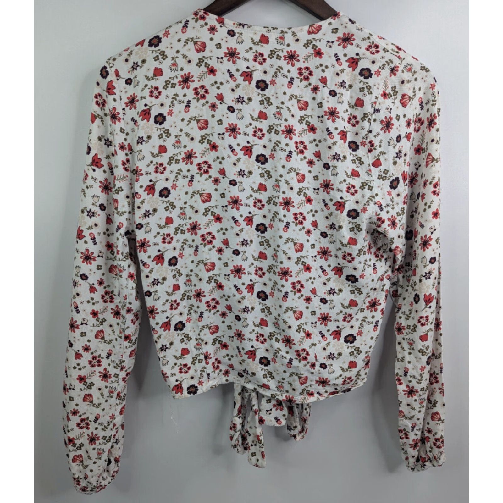 Junk Food Rock Junk Food Long Sleeve Crop Blouse Size M Tie Front Floral White/Red Womens Cropped Shirt Size M / US 6-8 / IT 42-44 - 3 Thumbnail