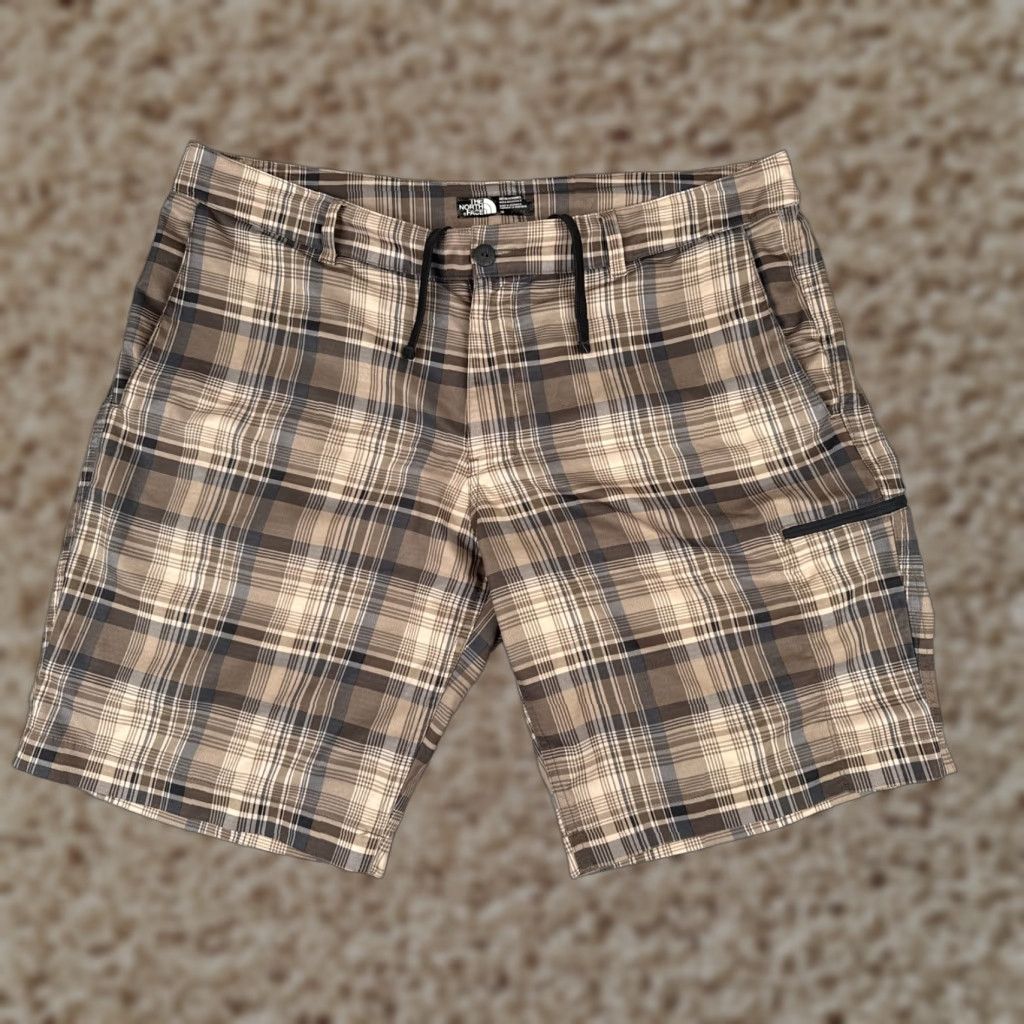 The North Face VINTAGE The North Face Cargo Shorts Men Beige Plaid 38 Polyester Blend Inseam 10 in Zip Pocket Logo Casual All Season Mens Size US 38 / EU 54 - 1 Thumbnail