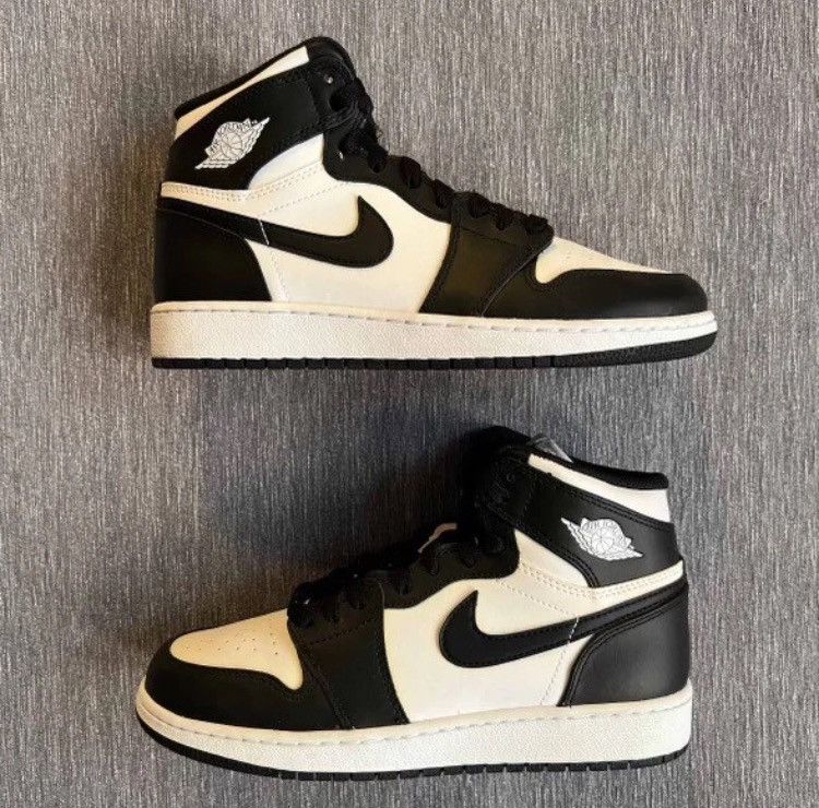 Jordan Brand Nike Air Jordan 1 Retro High OG 2014 Sz 5.5Y 555088-010 Size US 5.5 / EU 38 - 1 Thumbnail