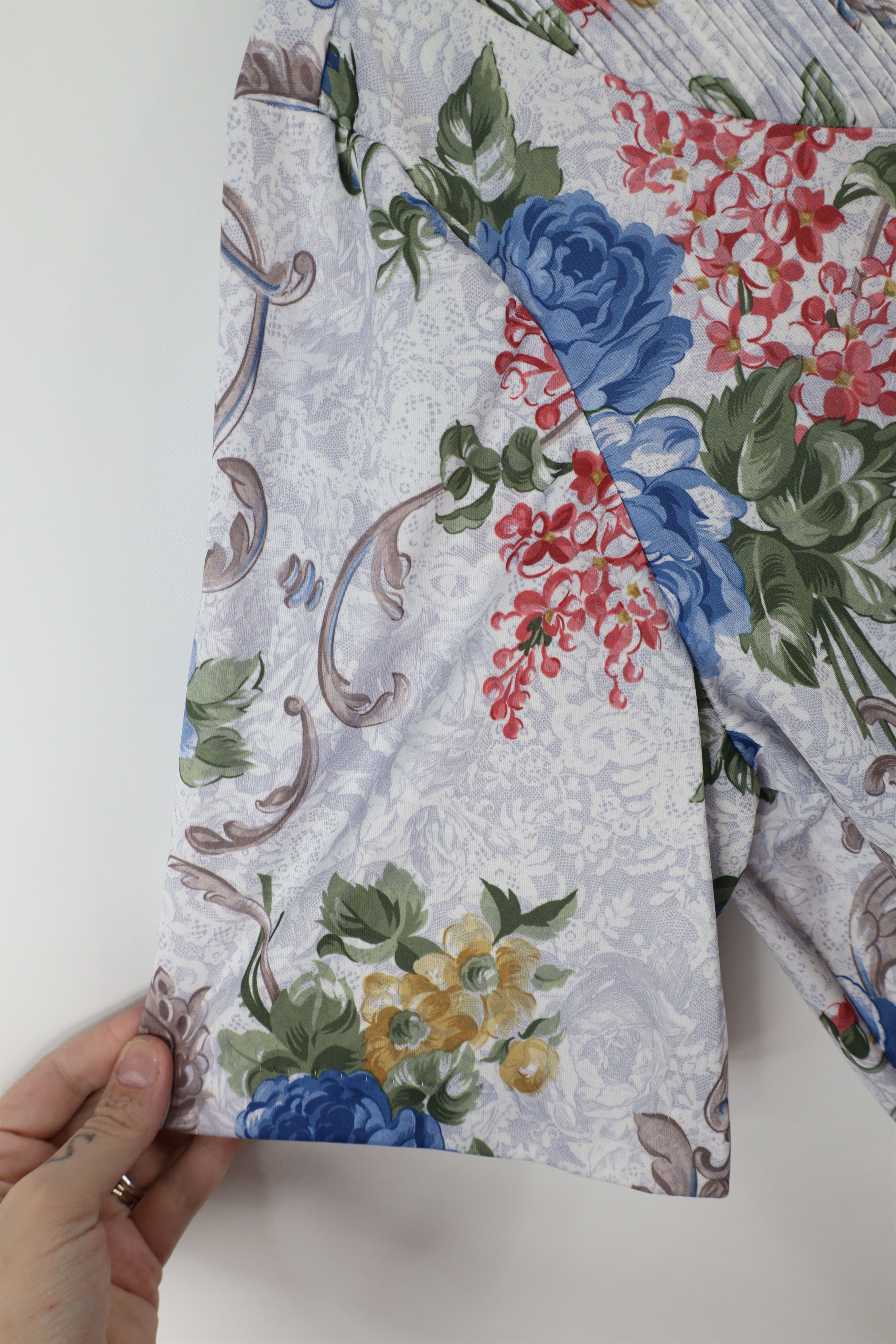 Vintage Vintage 90s Streetwear Flower Button Back T-Shirt USA Size L / US 10 / IT 46 - 4 Thumbnail