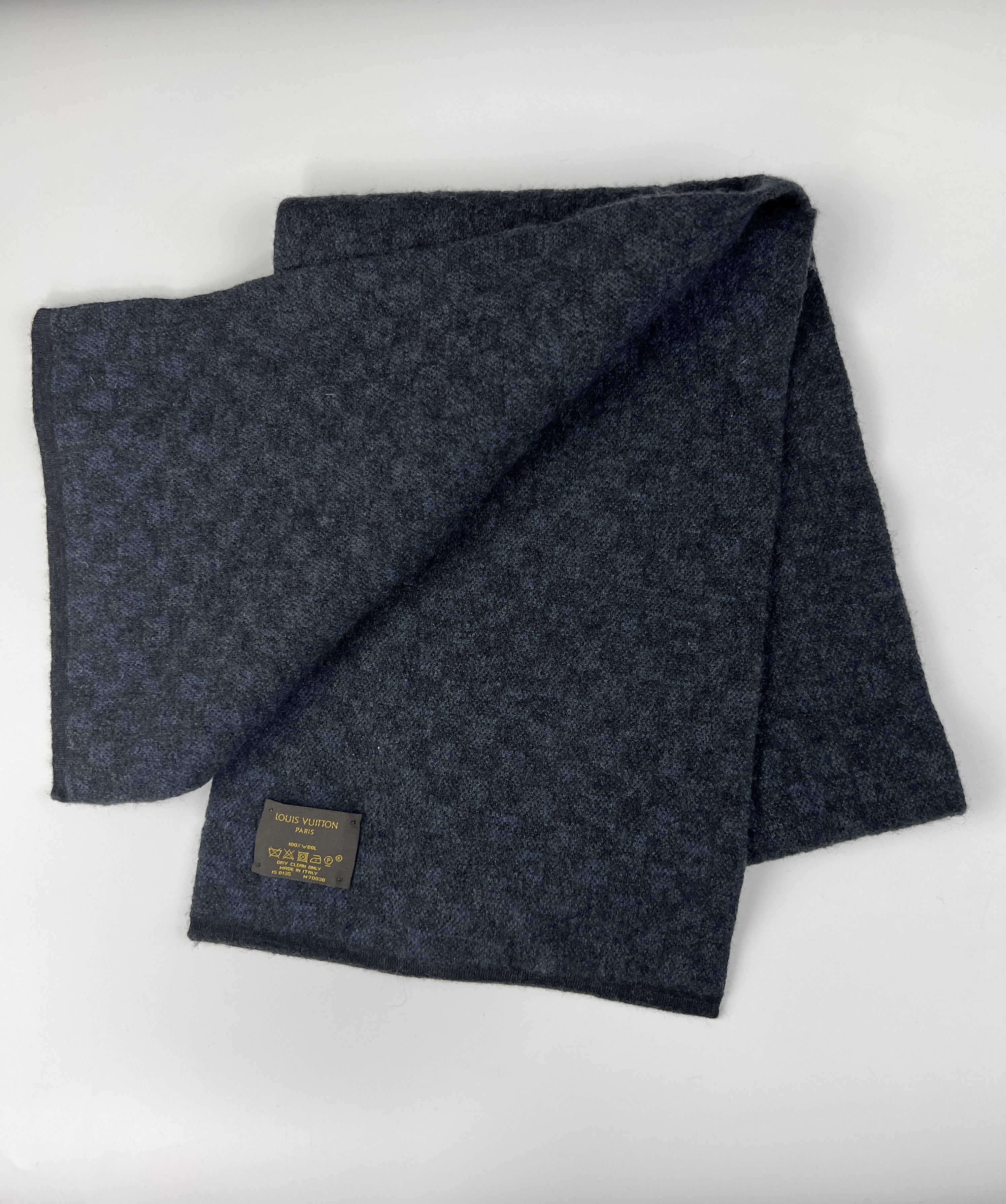 Louis Vuitton Louis Vuitton M70030 Damier Cobalt LV Logo Wool Scarf Size ONE SIZE - 1 Thumbnail