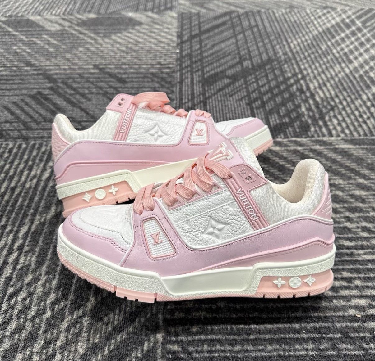 Louis Vuitton Louis Vuitton Trainer Rose Pink Sneakers J42 Size US 7.5 / IT 37.5 - 4 Thumbnail