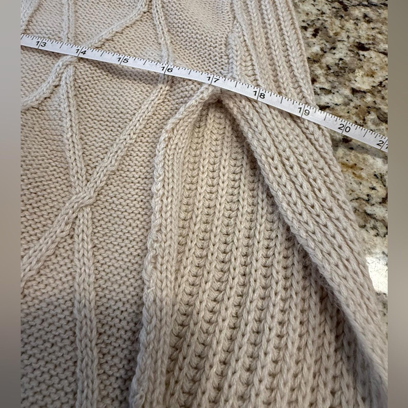 Other Beige tan chunky cable knit poncho sweater cape shawl SZ S/M Size M / US 6-8 / IT 42-44 - 7 Thumbnail