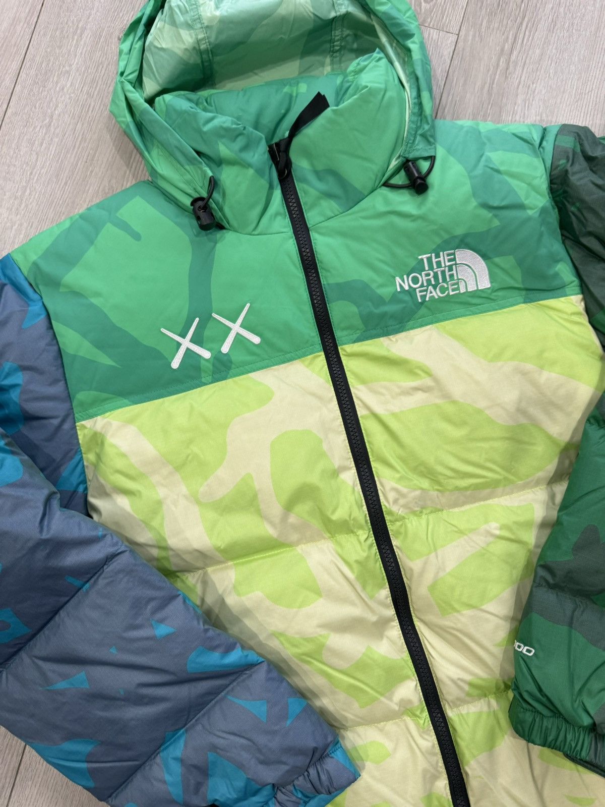 Kaws × The North Face KAWS X THE NORTH FACE 1996 NUPTSE JACKET SAFETY GREEN Size US S / EU 44-46 / 1 - 3 Thumbnail