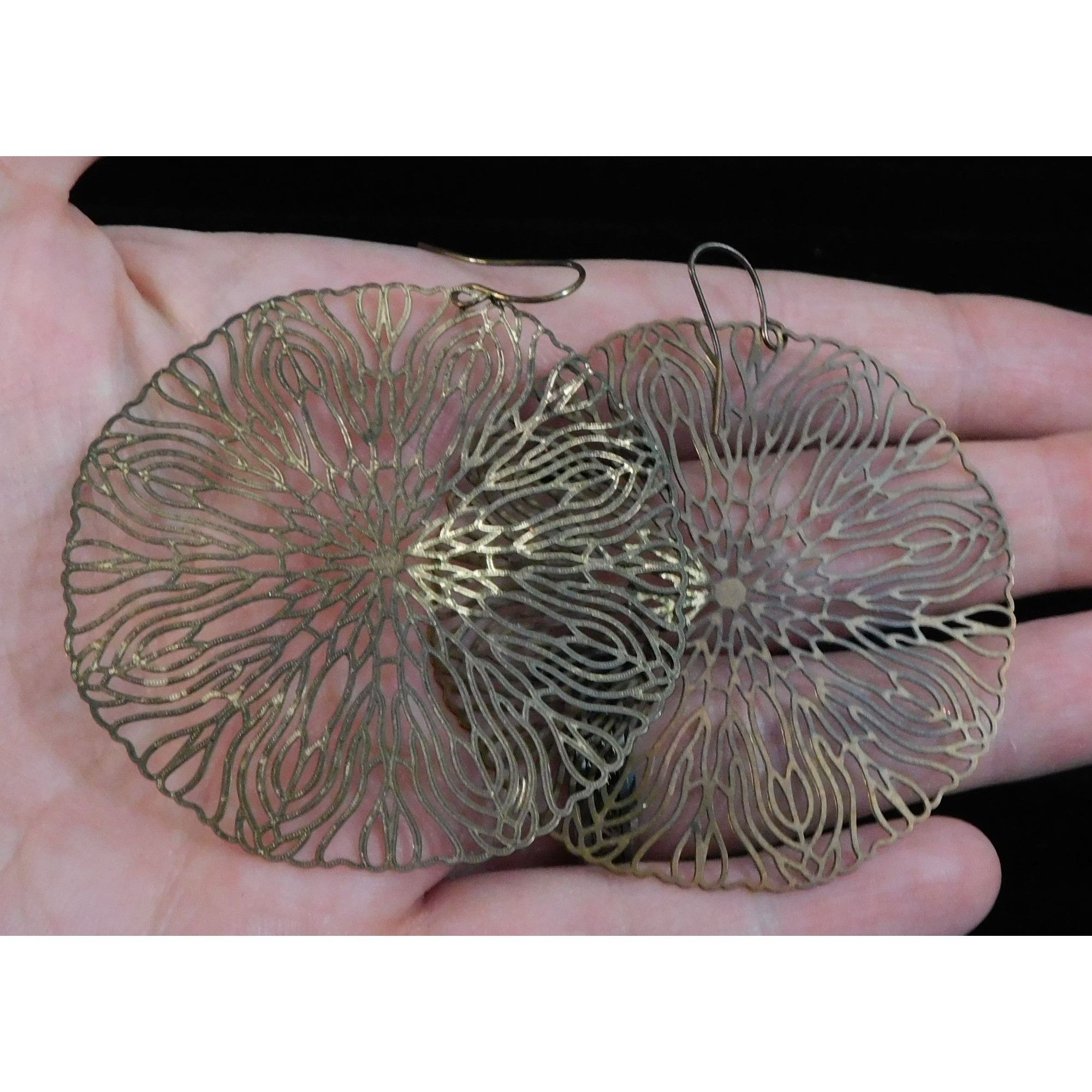 Other Floral Filigree Gold Tone Disc Earrings Size ONE SIZE - 4 Thumbnail