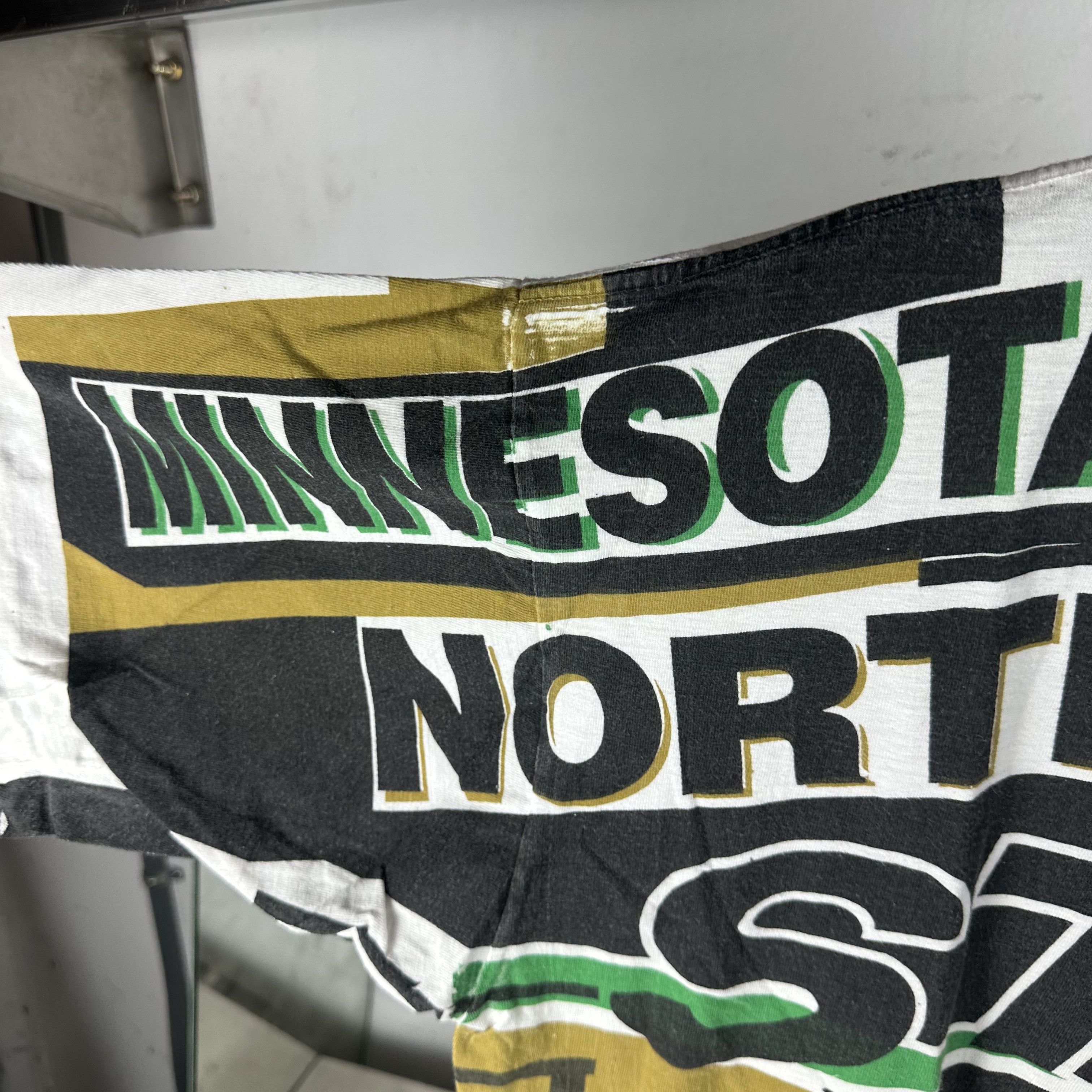 Vintage ​​​​Vintage 1992 Minnesota North Stars NHL AOP T-shirt Size US XL / EU 56 / 4 - 6 Thumbnail