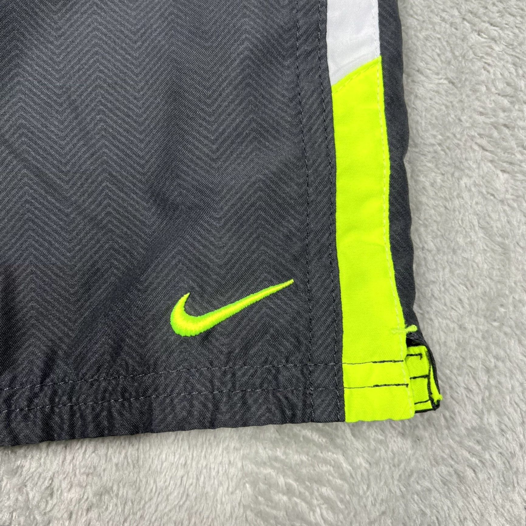 Nike Nike Swim Trunks Mens XL Dark Gray Board Shorts Pockets 6.5" Inseam Green Swoosh Size US 36 / EU 52 - 2 Thumbnail