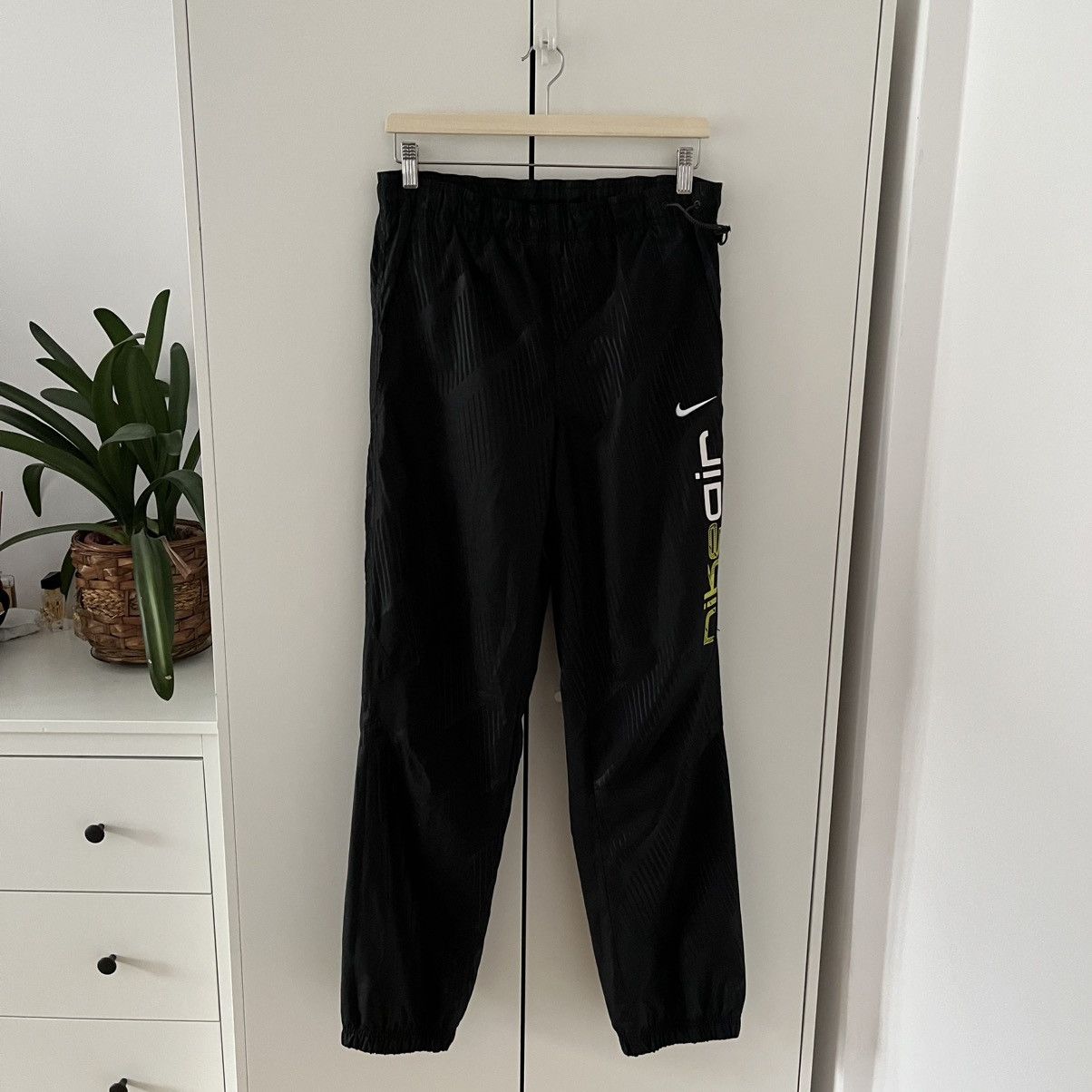 Nike Nike Swoosh Nylon Track Black Sweatpants Streetwear Baggy Size US 32 / EU 48 - 1 Thumbnail