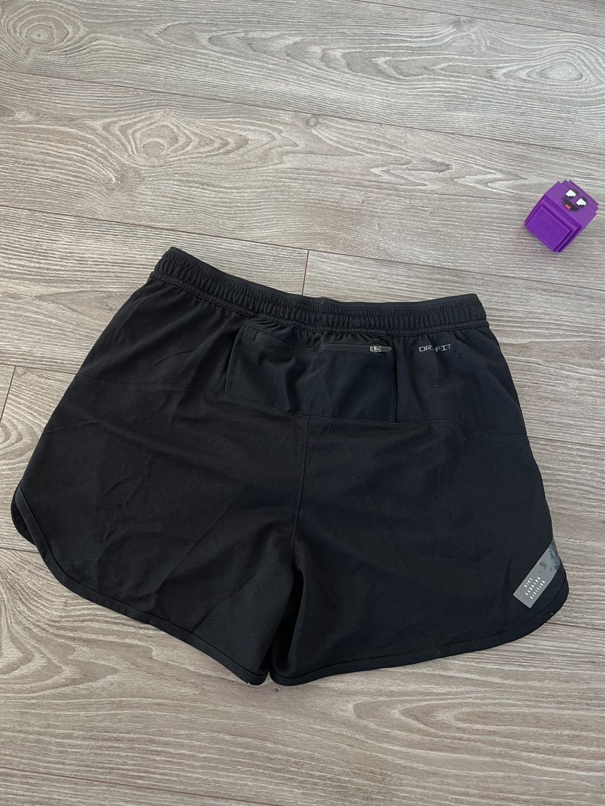 Nike Nike Running Division Reflective Swoosh Dri-Fit ADV 4 Shorts Size US 32 / EU 48 - 16 Thumbnail