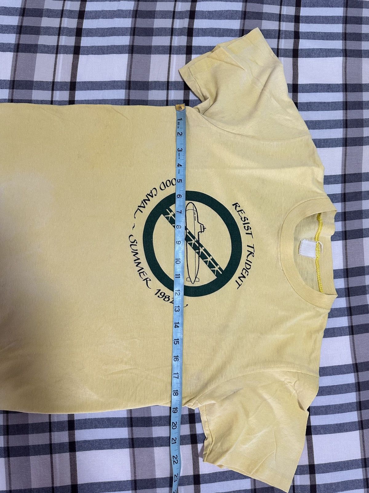 Vintage Vintage 1982 Resist Trident Nuclear Submarine T Shirt Size US L / EU 52-54 / 3 - 5 Thumbnail