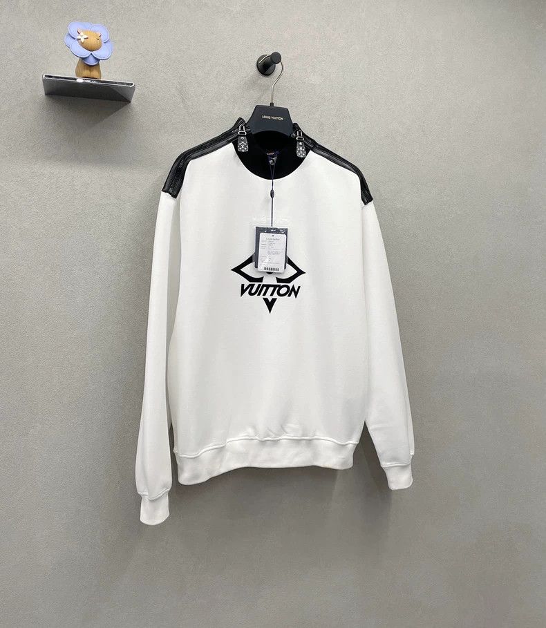 Louis Vuitton Louis Vuitton White large logo printed sweatshirt Size US M / EU 48-50 / 2 - 3 Thumbnail