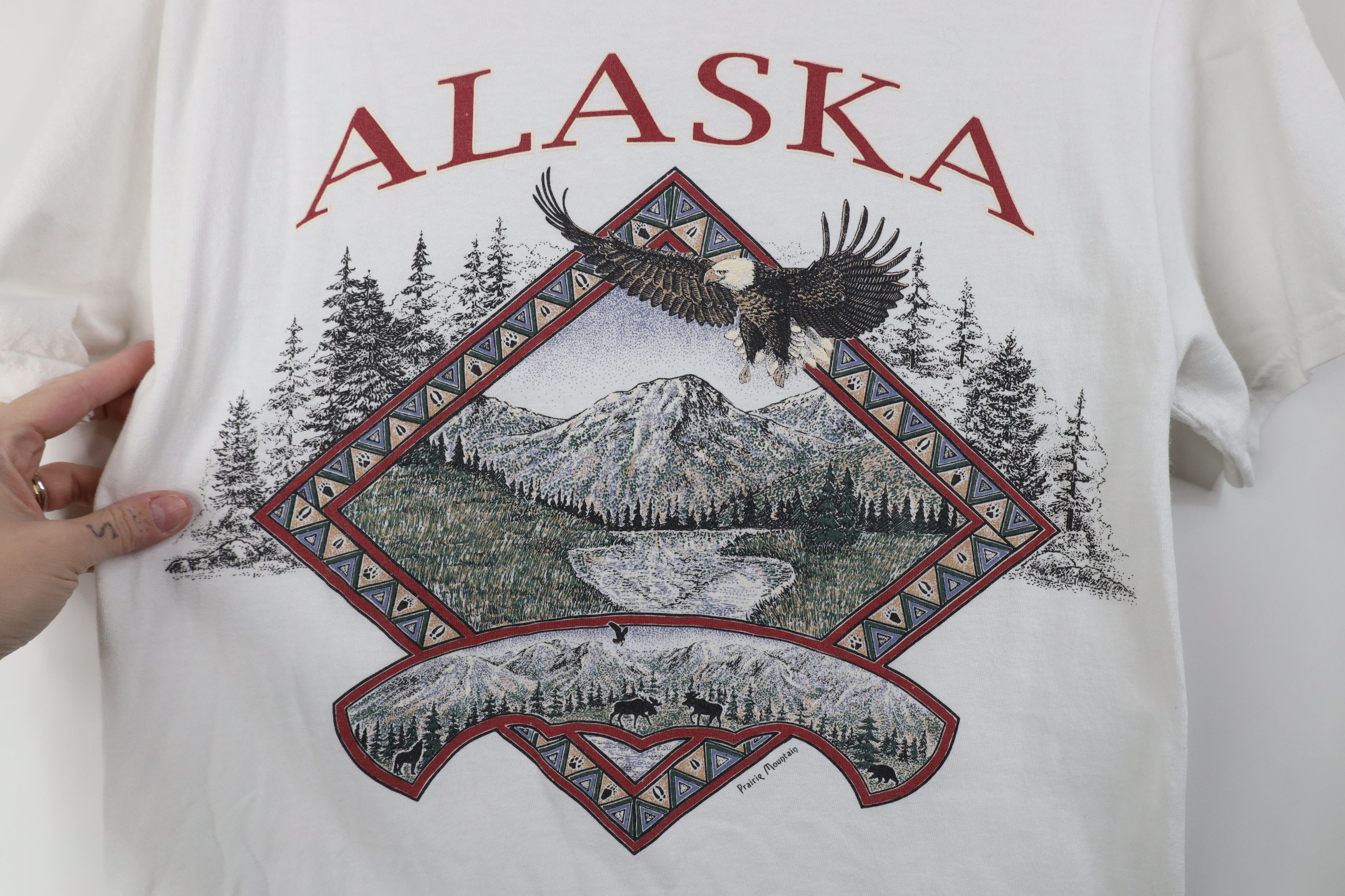 Vintage Vintage 90s Streetwear Alaska Nature Eagle Mountain T-Shirt Size S / US 4 / IT 40 - 4 Thumbnail