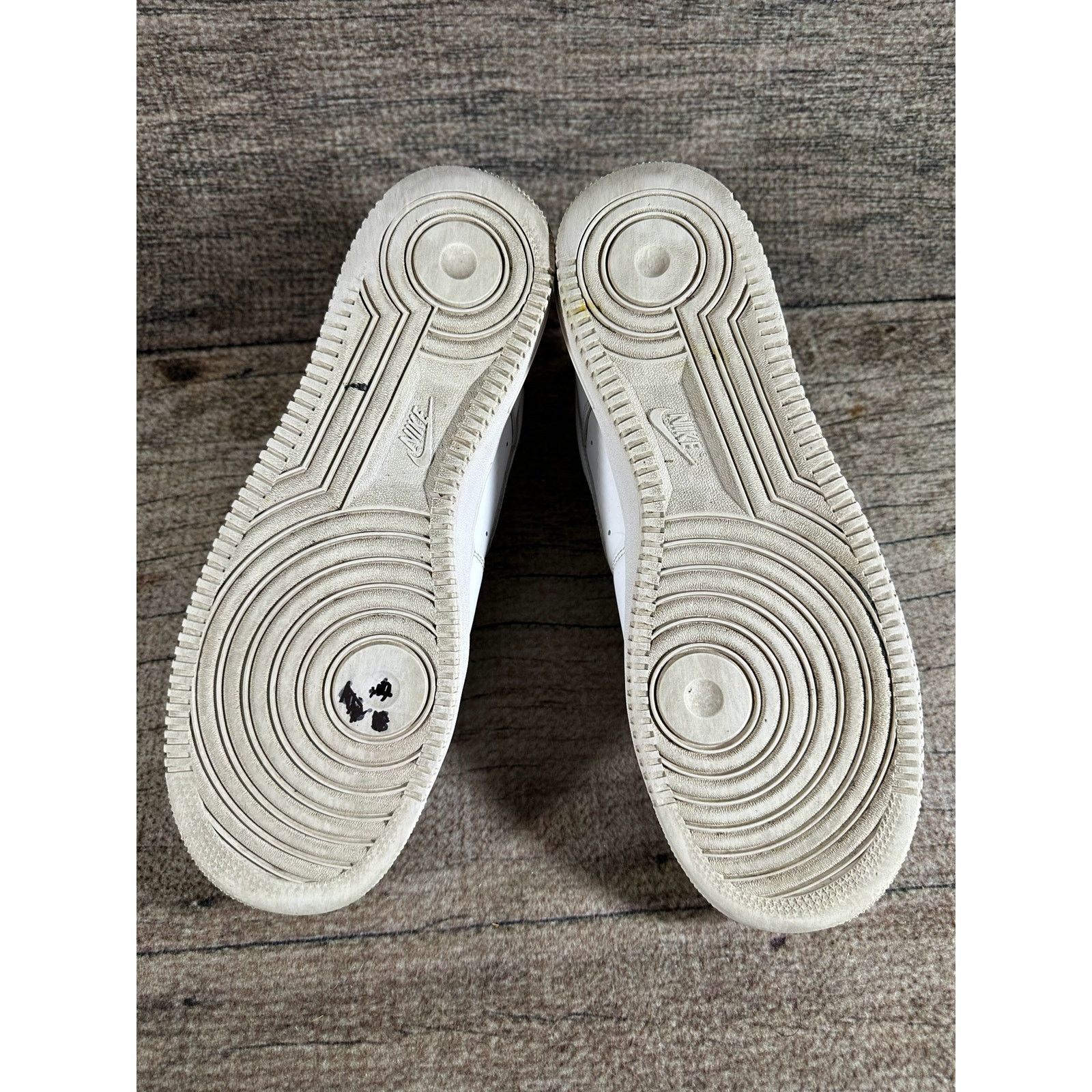 Nike Nike Air Force One ‘07 Size 13 White Casual Sneaker Shoe Size US 12 / EU 45 - 9 Thumbnail
