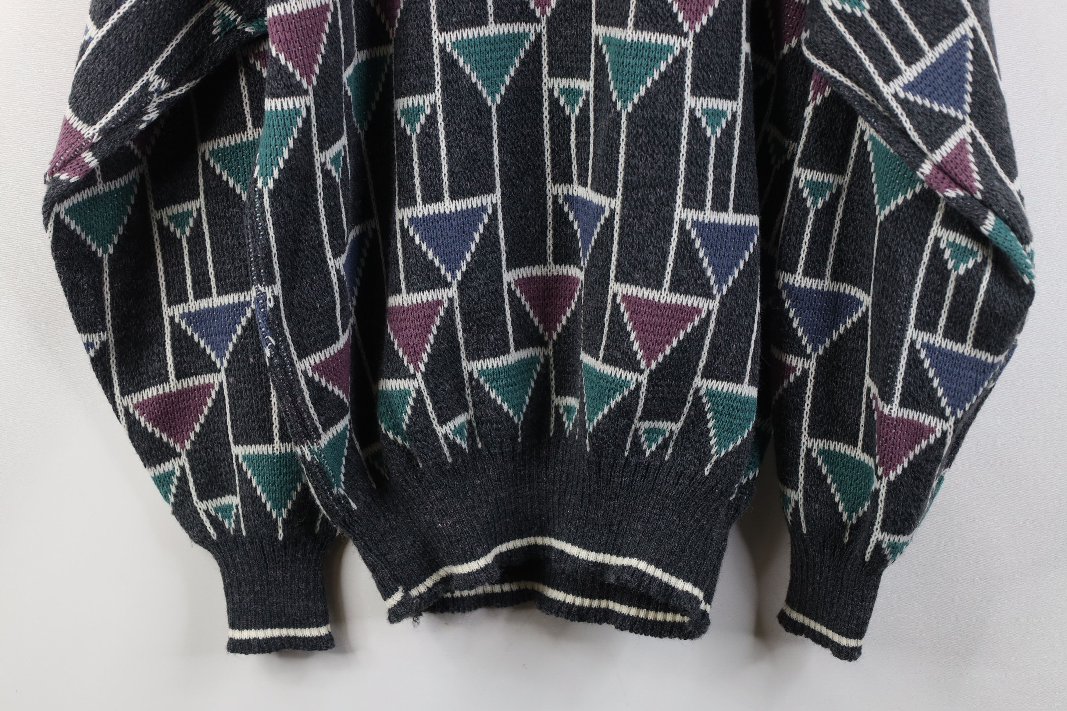 Vintage Vintage 90s Streetwear Triangle Knit Crewneck Sweater Size US L / EU 52-54 / 3 - 10 Thumbnail