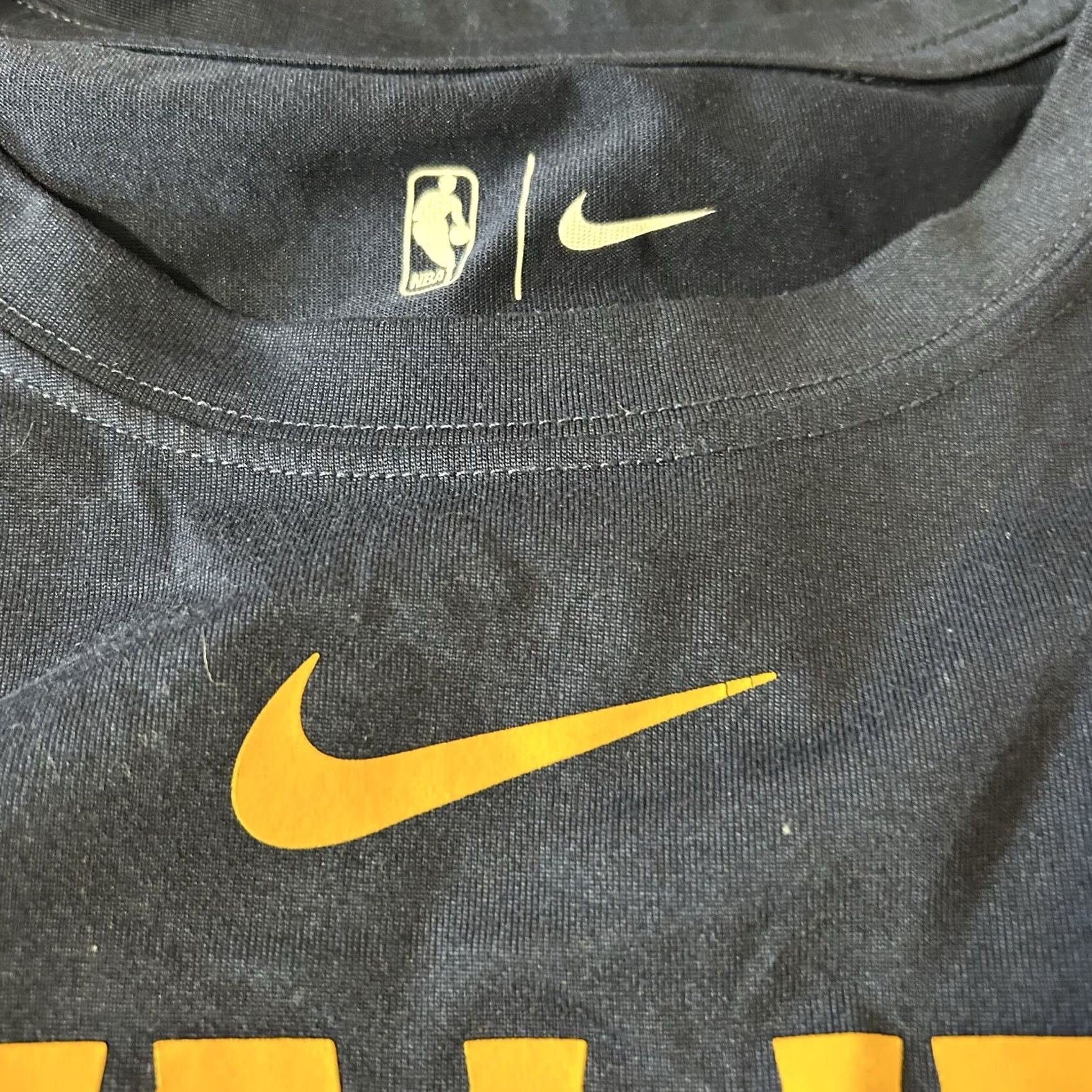 Nike VINTAGE Cleveland Cavaliers Cavs Nike Dri-Fit Long Sleeve Shirt Men 2XL Tall Navy blue Nike Dri-Fit Logo Sports NBA Basketball Mens Size US XXL / EU 58 / 5 - 7 Thumbnail