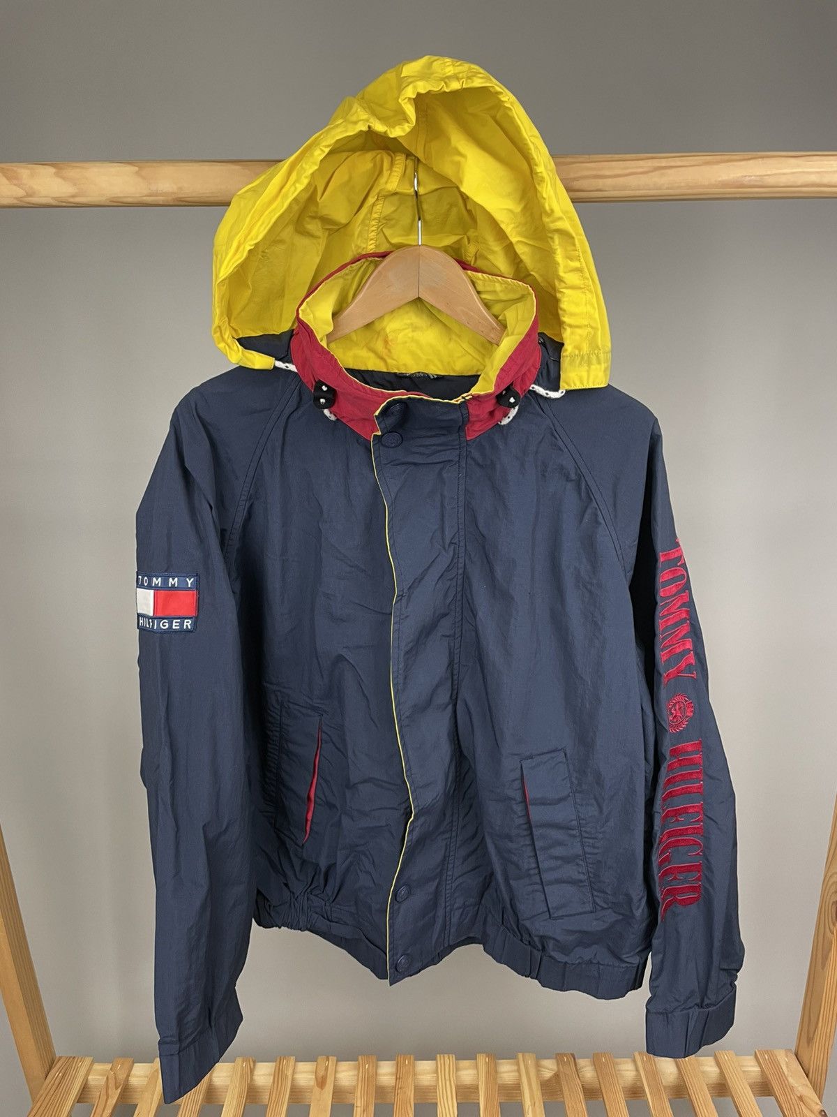Tommy Hilfiger Vintage tommy hilfiger nylon jacket with big logo size M Size US M / EU 48-50 / 2 - 1 Thumbnail