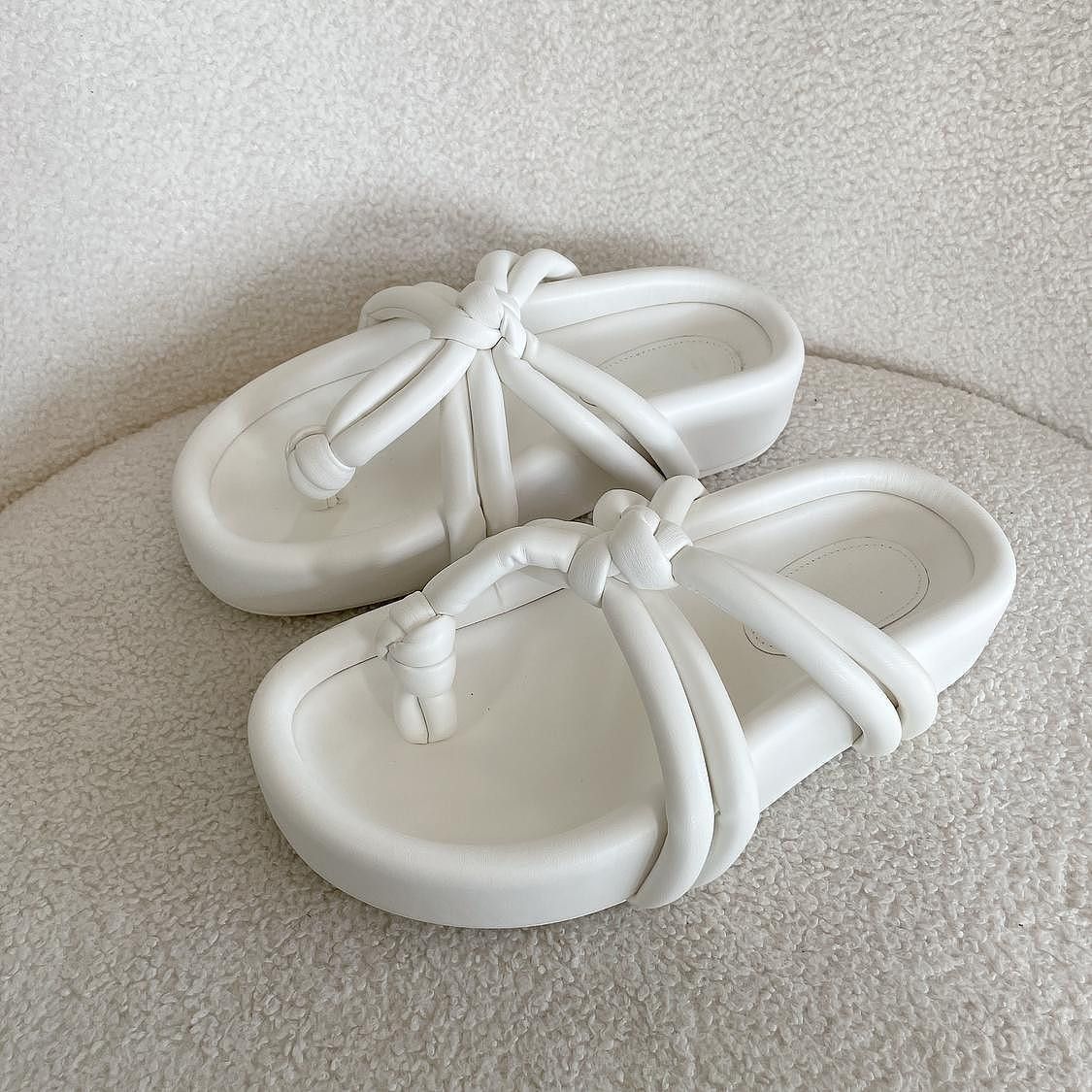 MM6 MM6 Maison Margiela White Thong Sandals Size 39 Size US 9 / IT 39 - 1 Thumbnail
