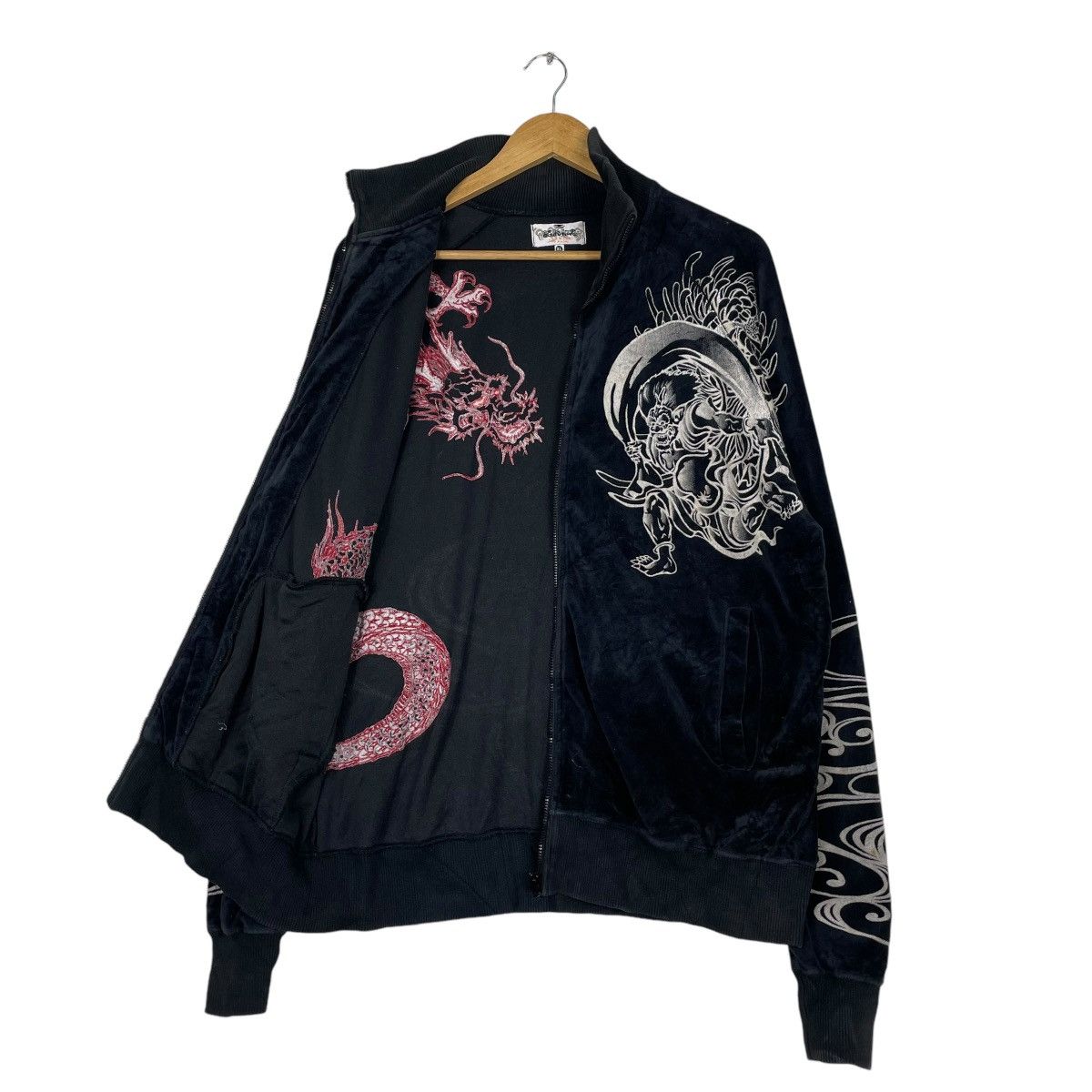 Japanese Brand 💥KARAKURI TAMASHI JAPAN SUKAJAN OVERPRINTED Size US L / EU 52-54 / 3 - 9 Thumbnail
