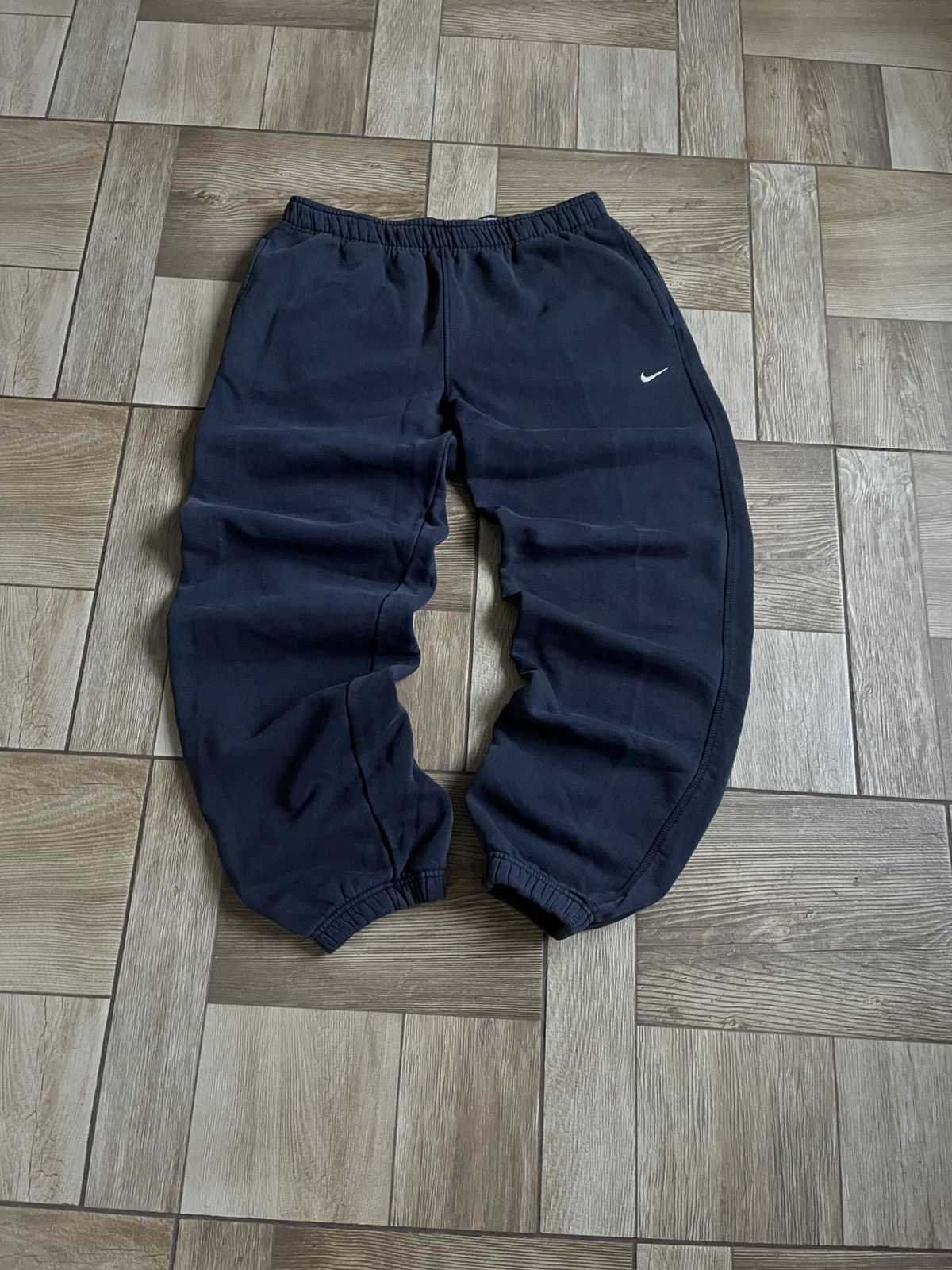 Nike 🖤 Vintage Nike Mini Swoosh Fleece Sweatpants / Joggers 🏀 Size US 34 / EU 50 - 2 Thumbnail