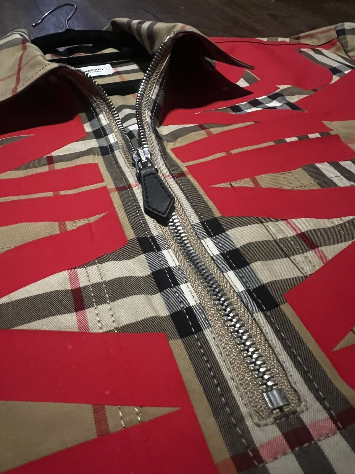 Burberry Burberry x Universal Passport Paris Fashion Week Size US L / EU 52-54 / 3 - 7 Thumbnail
