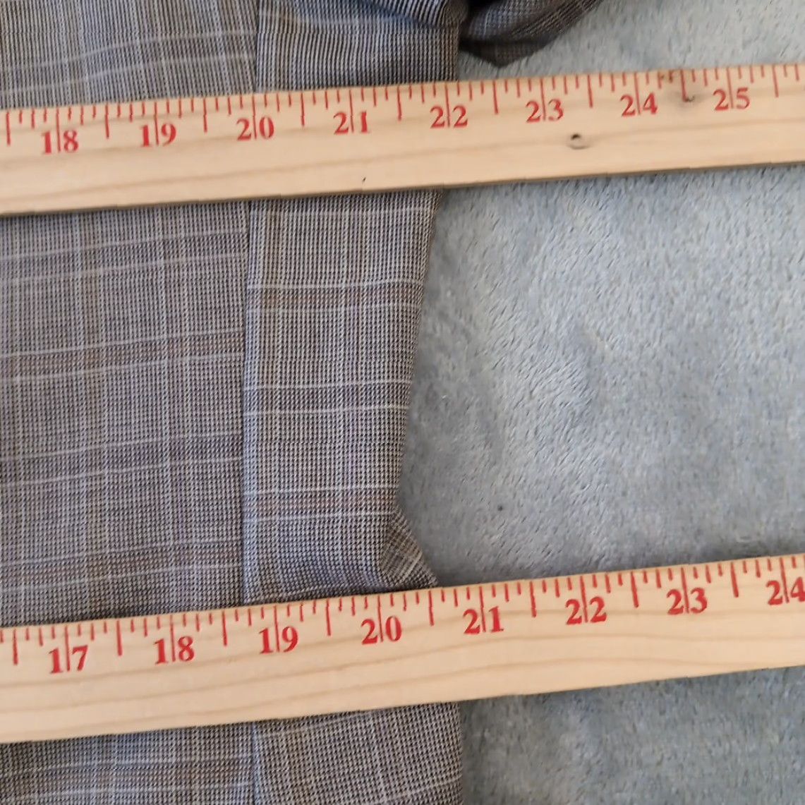Jos. A. Bank Jos. A. Bank Blazer Mens 42 Gray Plaid Wool Two Button Single Vent Notch Lapel Regular Size 42 Jacket Front Button Style Two-Button 2 Piece Size 42R - 6 Thumbnail