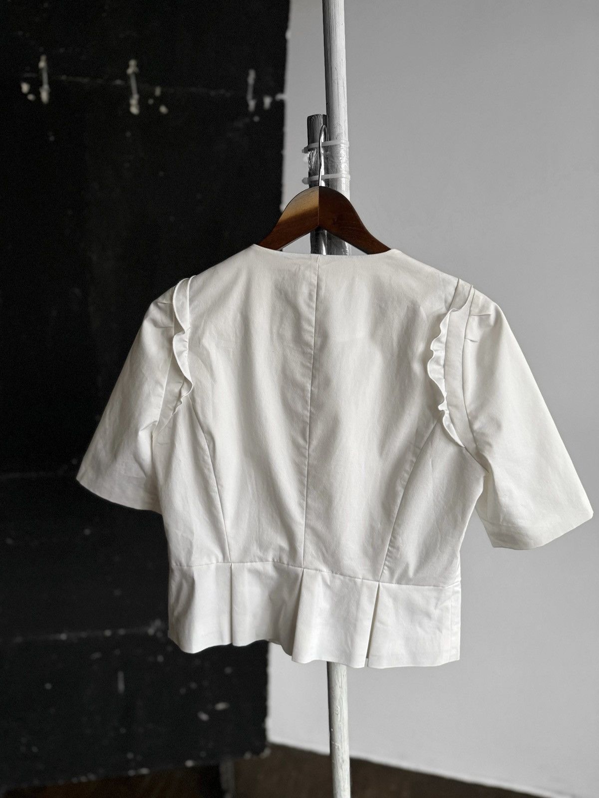 Tara Jarmon Tara Jarmon Womens White Ruffle Shoulder Short Sleeve Blazer Size M / US 6-8 / IT 42-44 - 4 Thumbnail