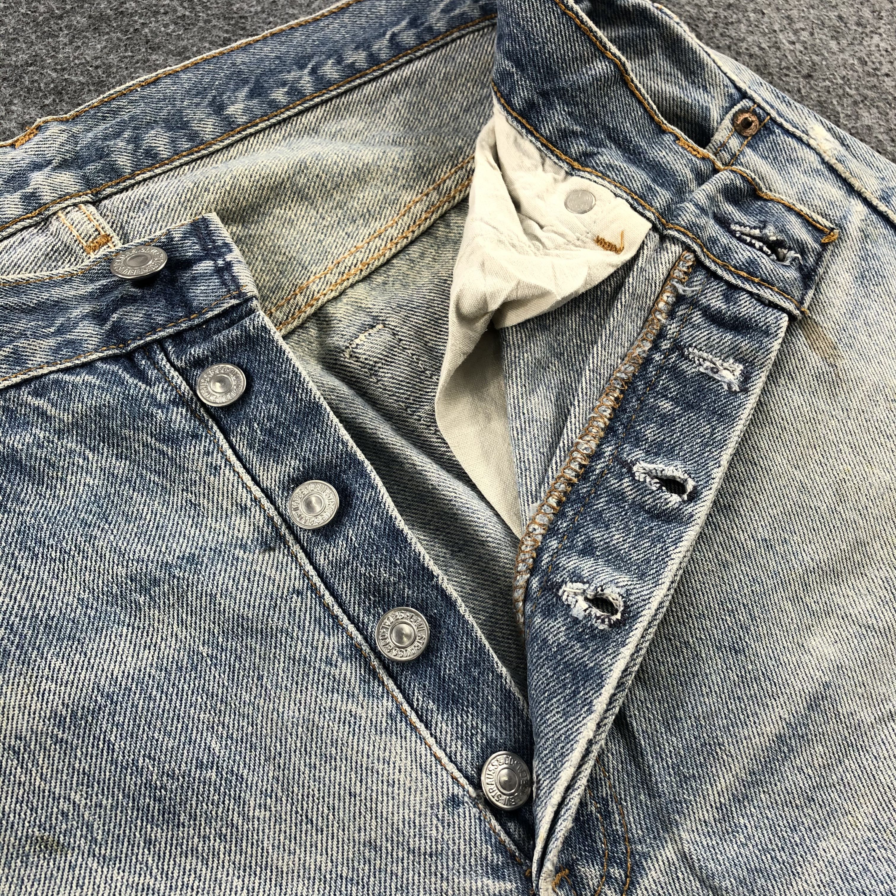 Levi's × Vintage Vintage 90s Distress Light Wash Levis 501 Jeans-JM875 Size US 31 - 7 Thumbnail