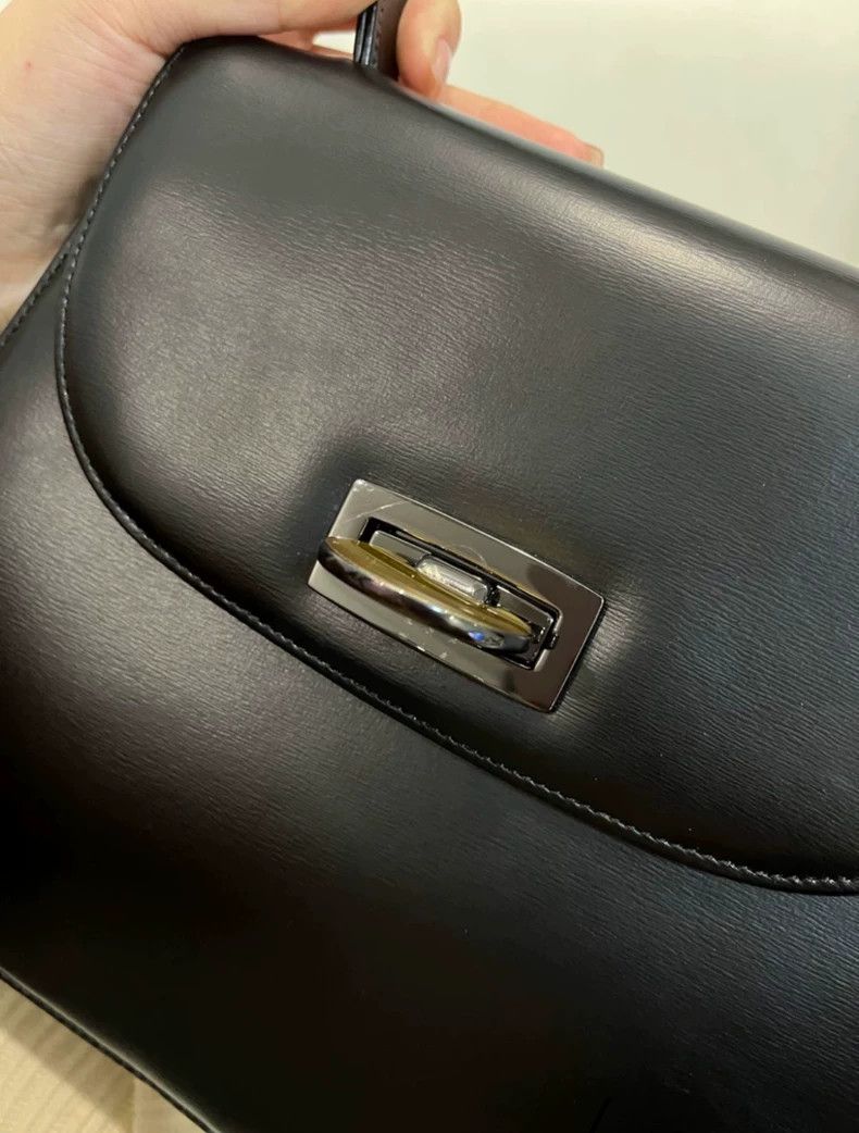 Givenchy Givenchy Vintage bag black and gold flip lock box bag Size ONE SIZE - 4 Thumbnail