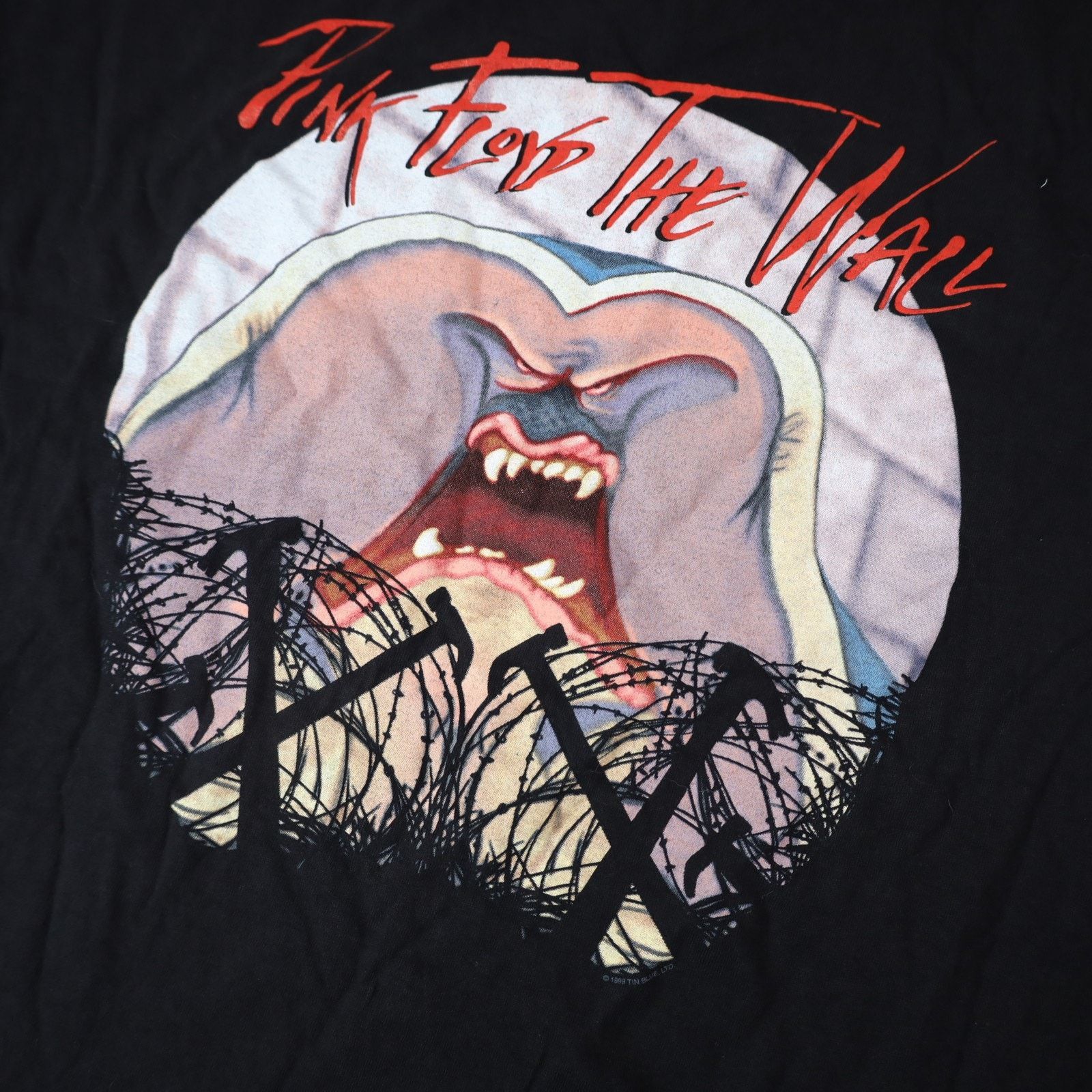 Band Tees × Pink Floyd × Vintage Vintage 1999 Pink Floyd The Wall Graphic T Shirt Size US XL / EU 56 / 4 - 4 Thumbnail